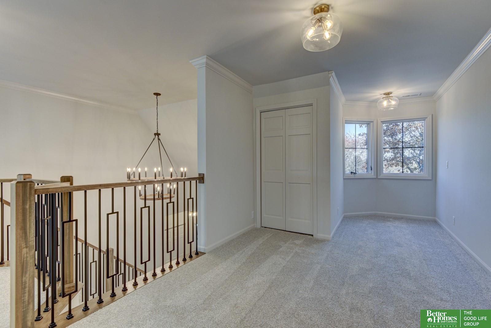 5105 S 181 Plaza