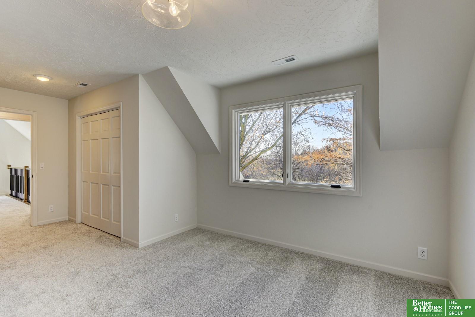5105 S 181 Plaza