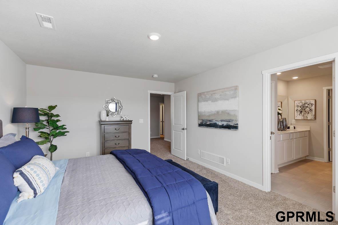 8315 S 175th Street