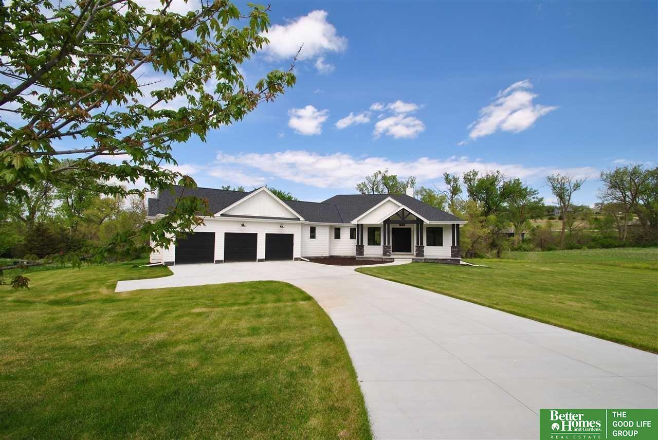 6372 Majestic Oaks Road