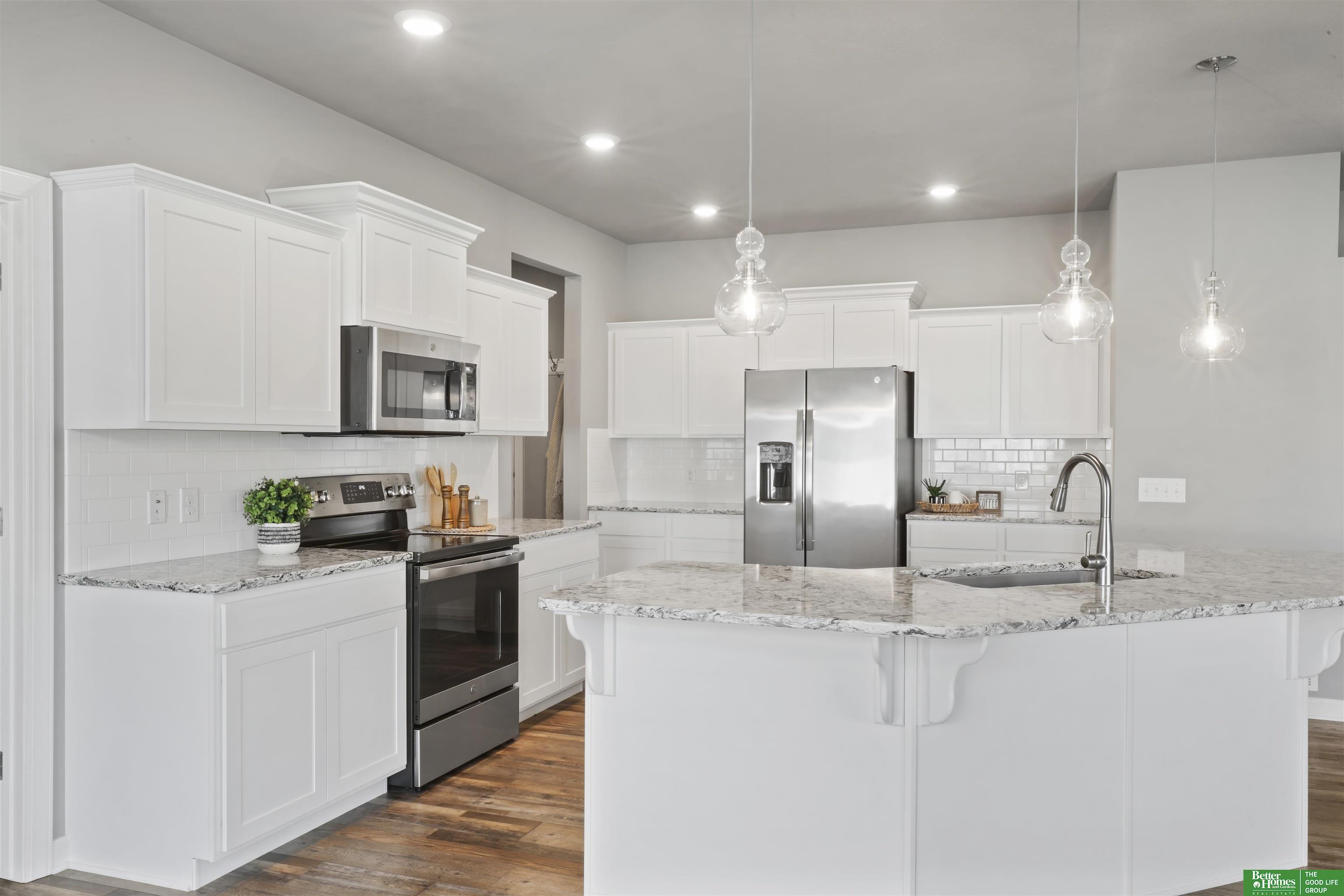 2108 Hummingbird Drive