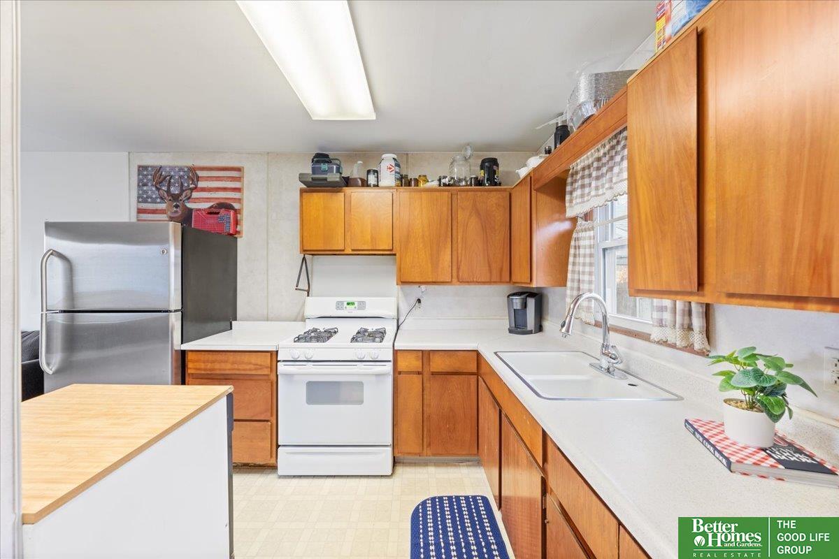2911 Poplar Drive