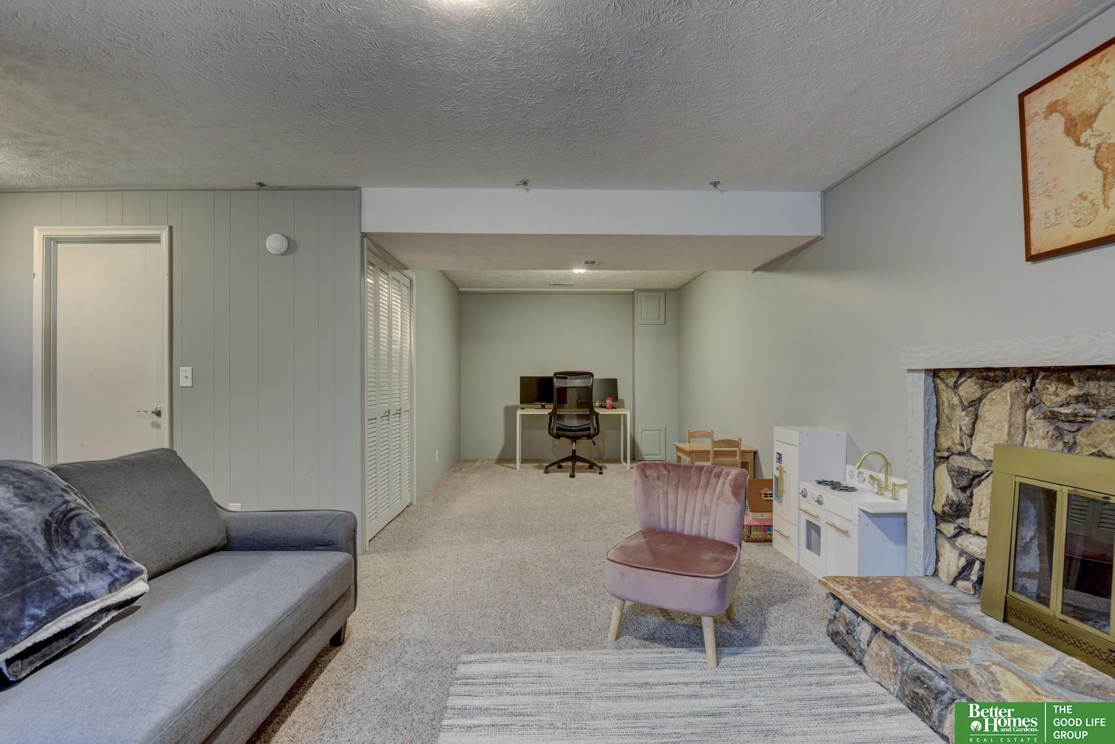 2326 S 118 Court