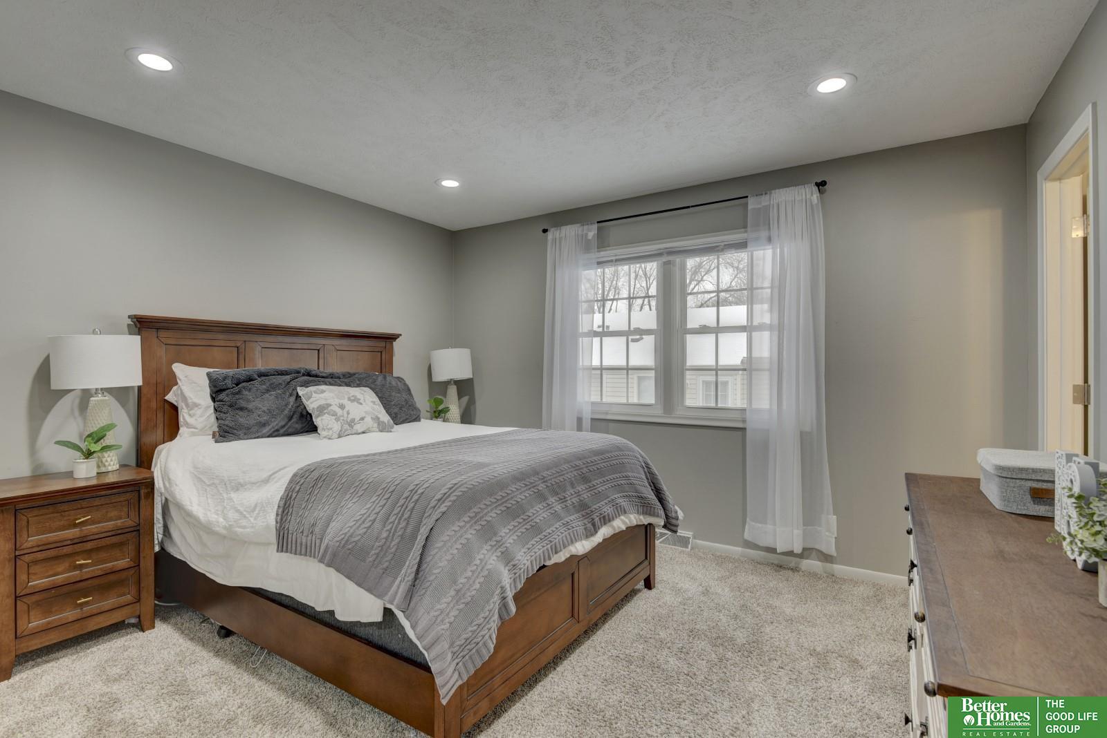 2326 S 118 Court