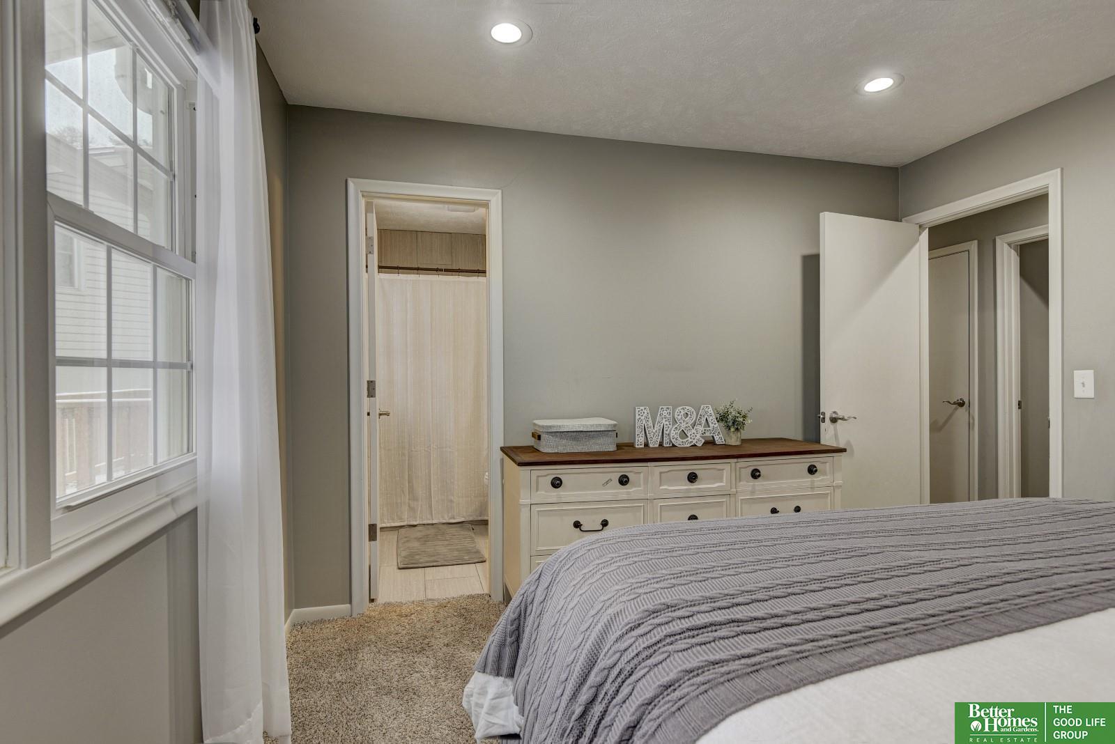 2326 S 118 Court