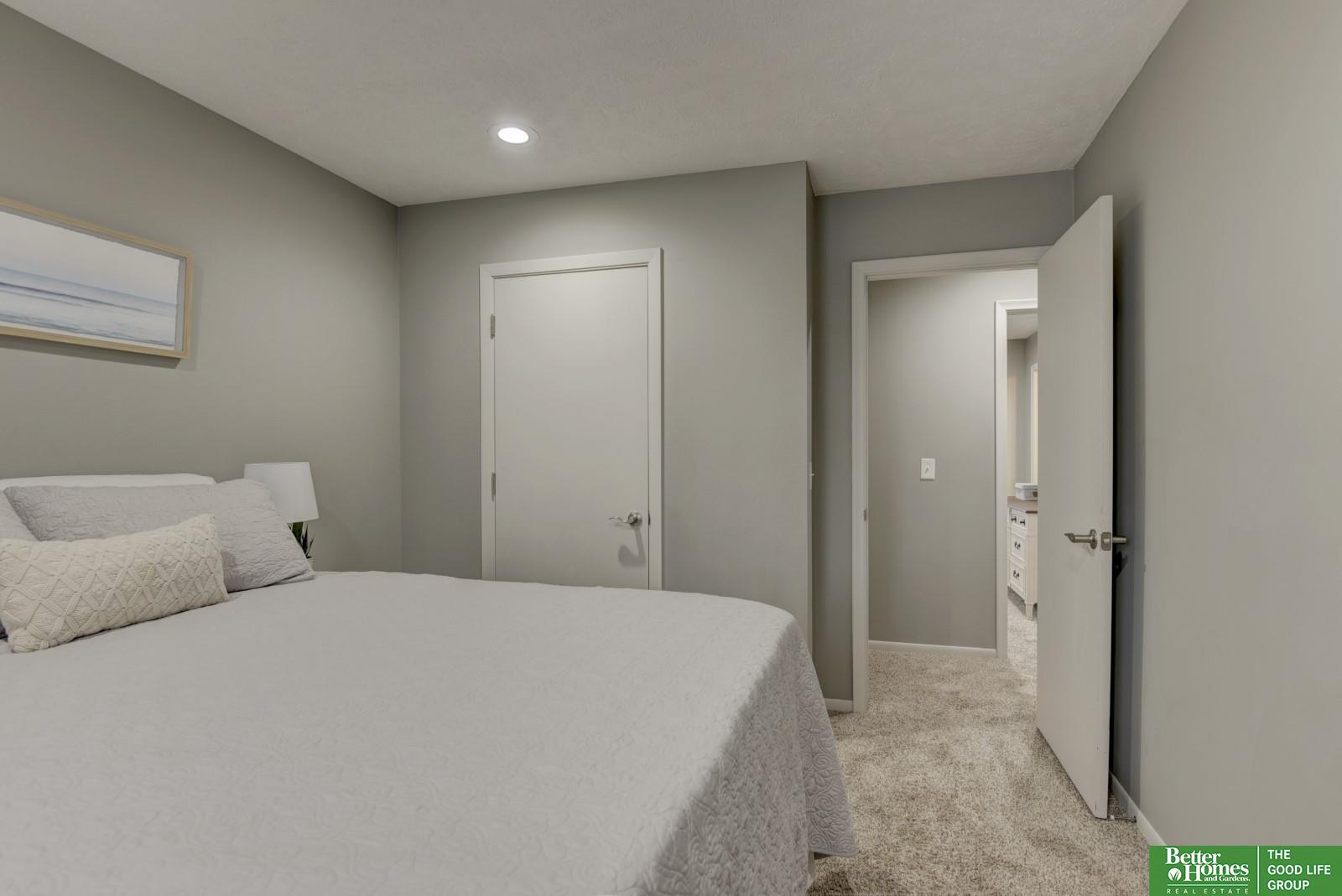 2326 S 118 Court
