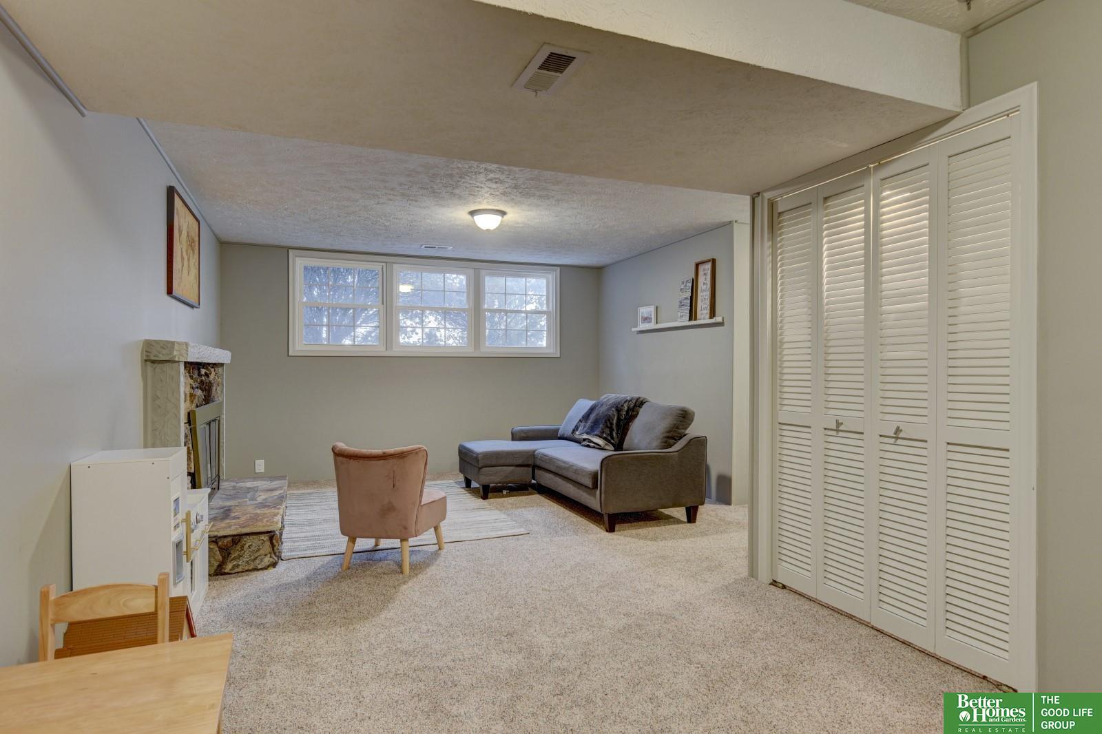 2326 S 118 Court