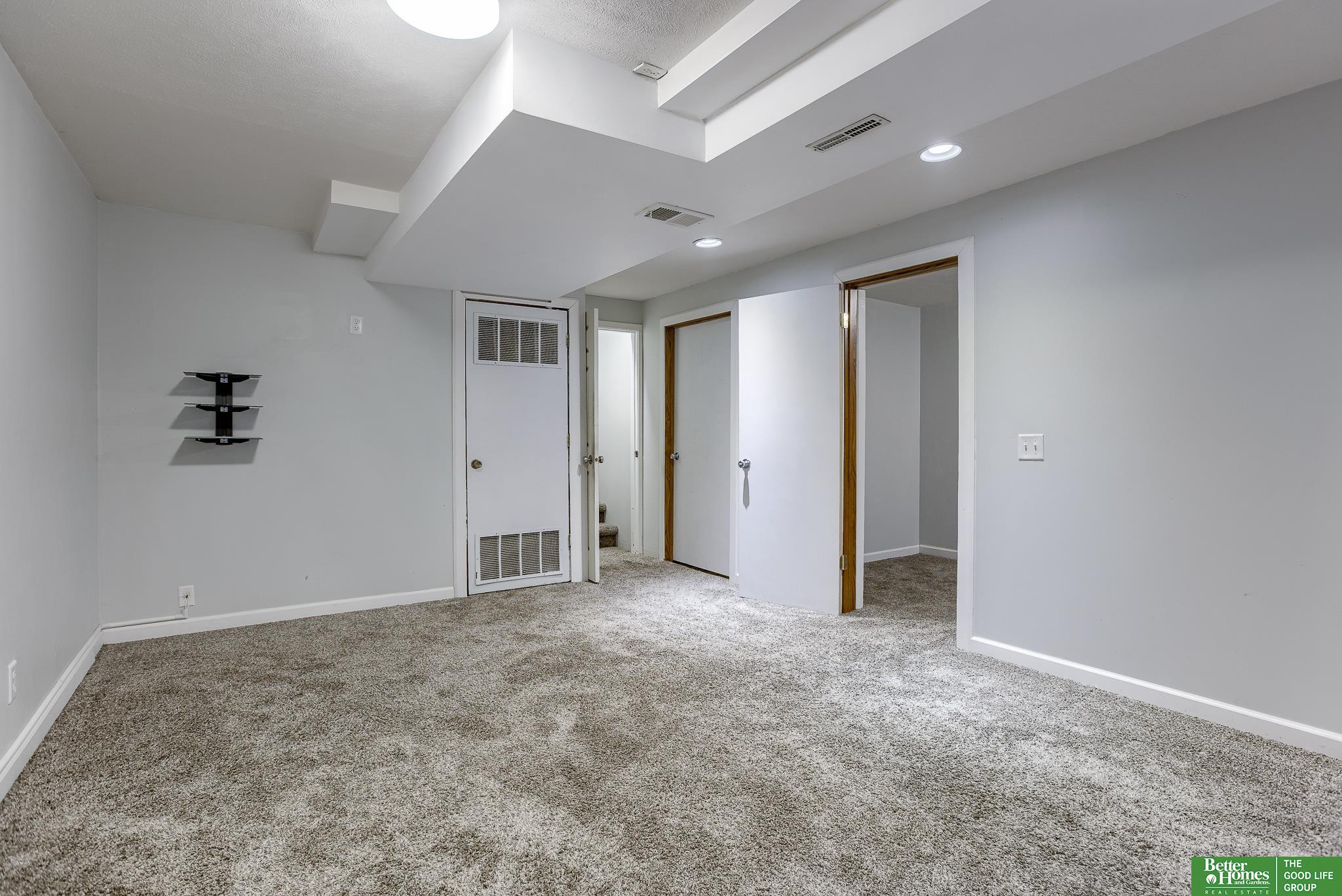 706 S 152 Circle