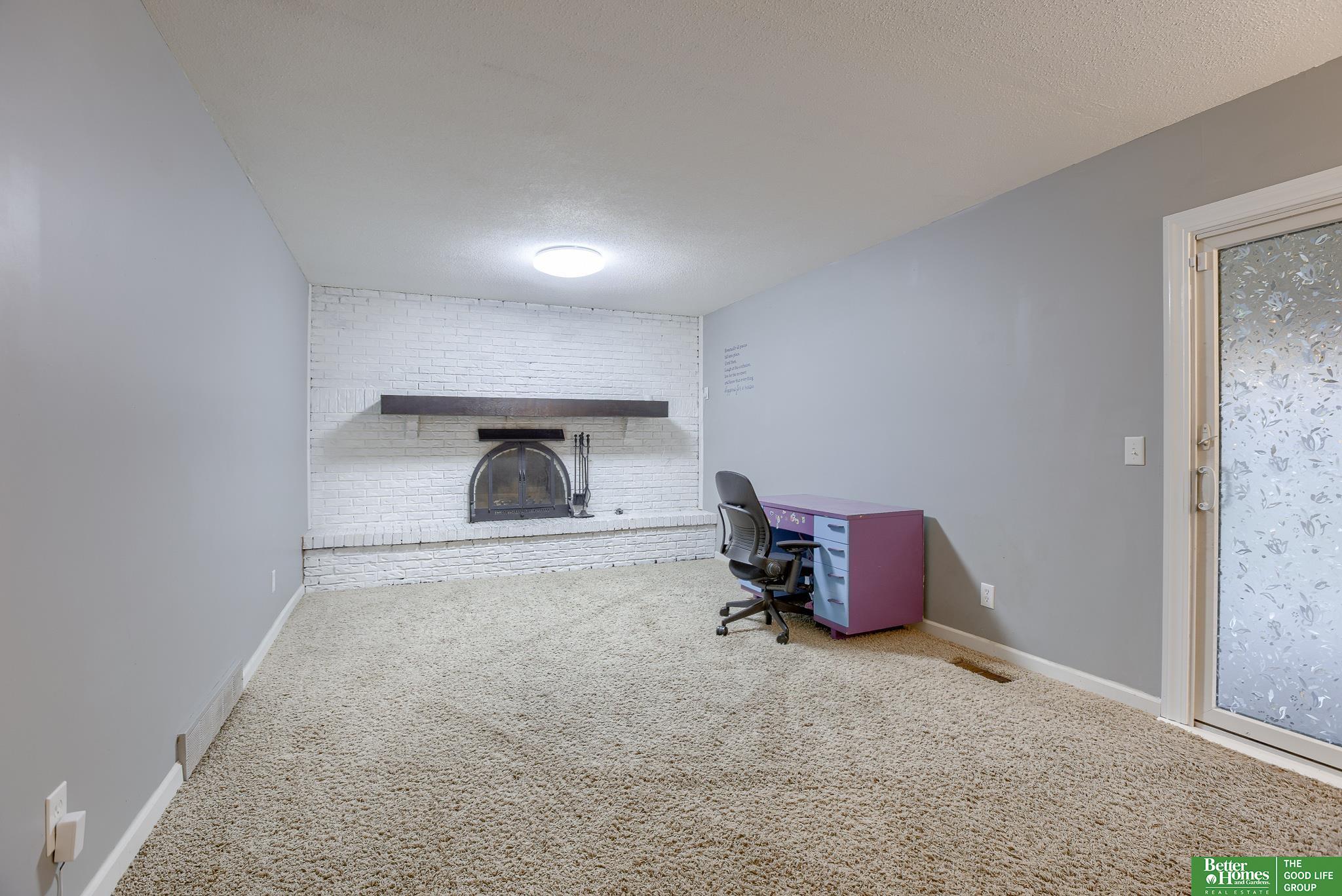 706 S 152 Circle
