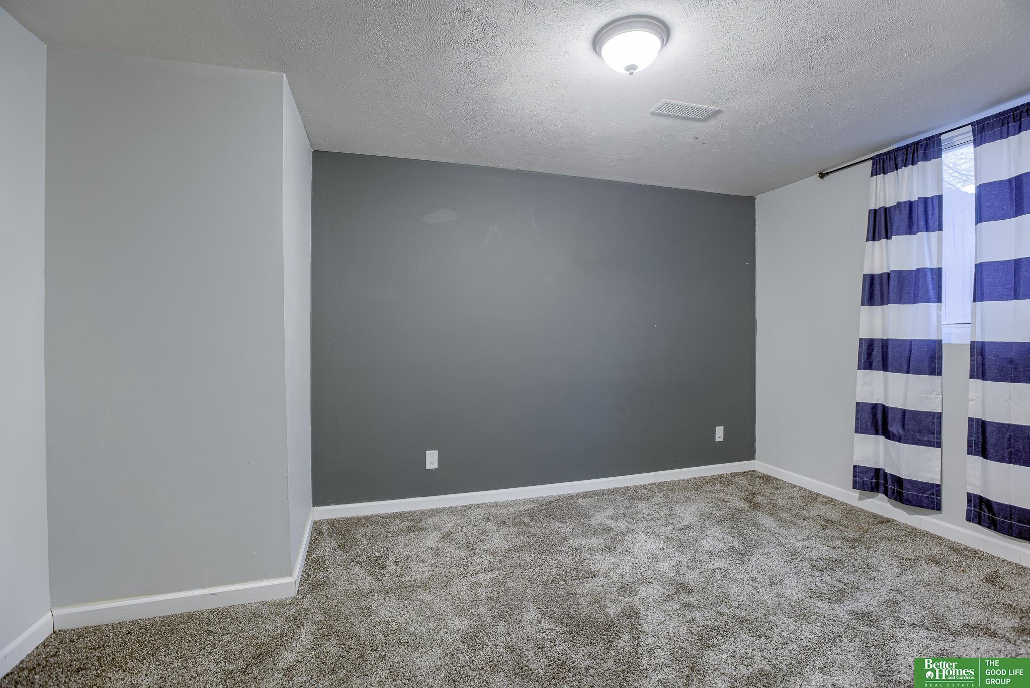 706 S 152 Circle