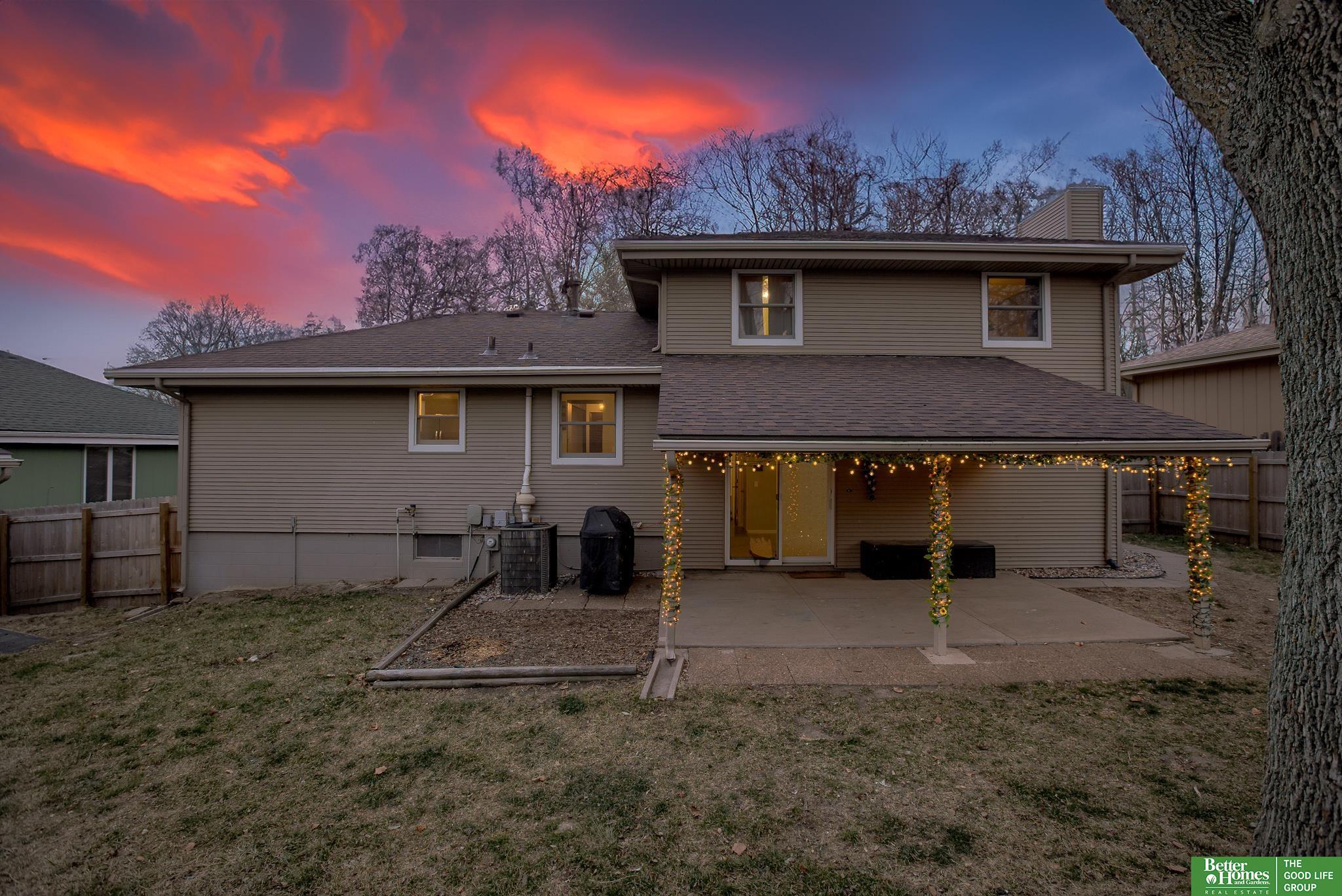 706 S 152 Circle