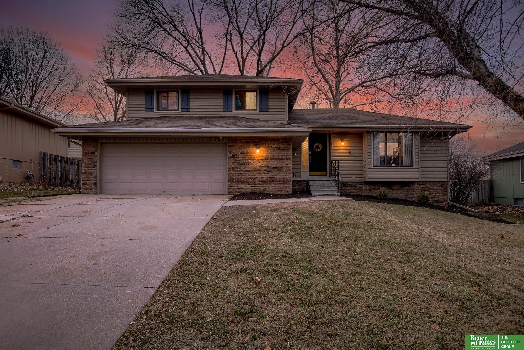 706 S 152 Circle
