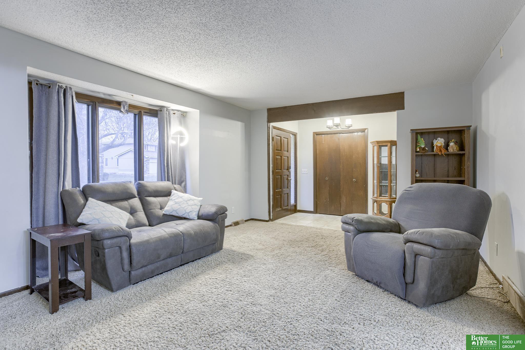706 S 152 Circle