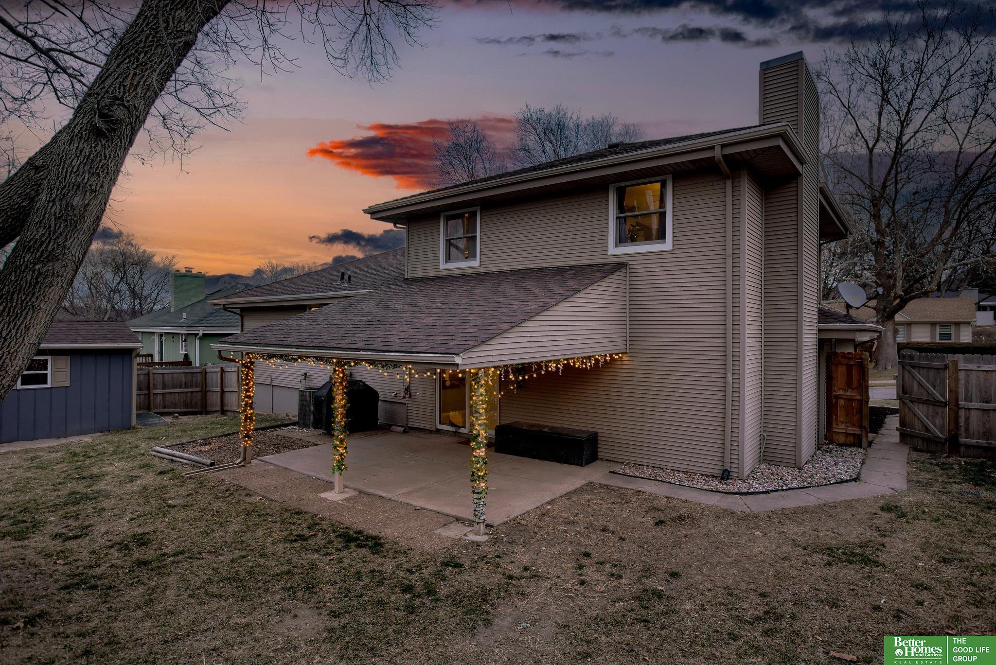 706 S 152 Circle