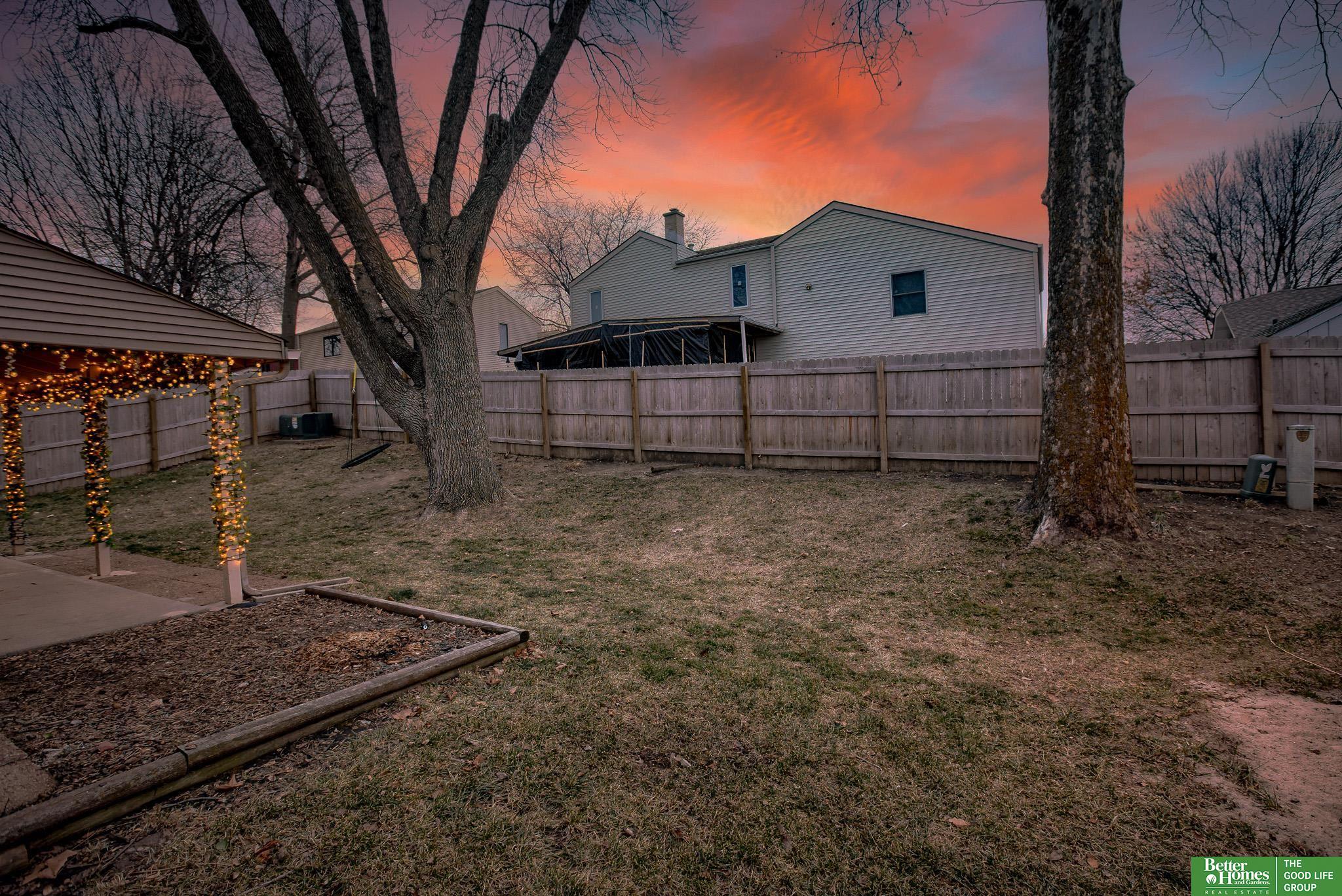 706 S 152 Circle