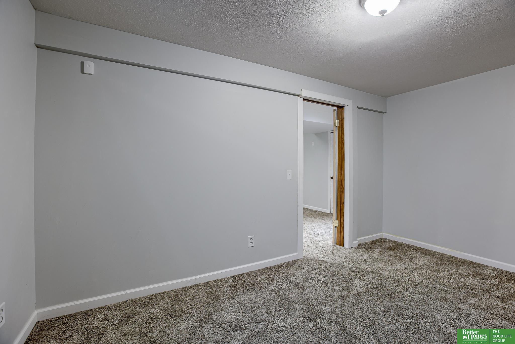 706 S 152 Circle