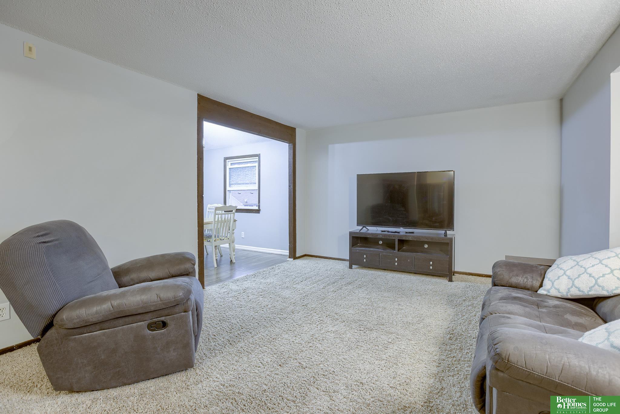 706 S 152 Circle