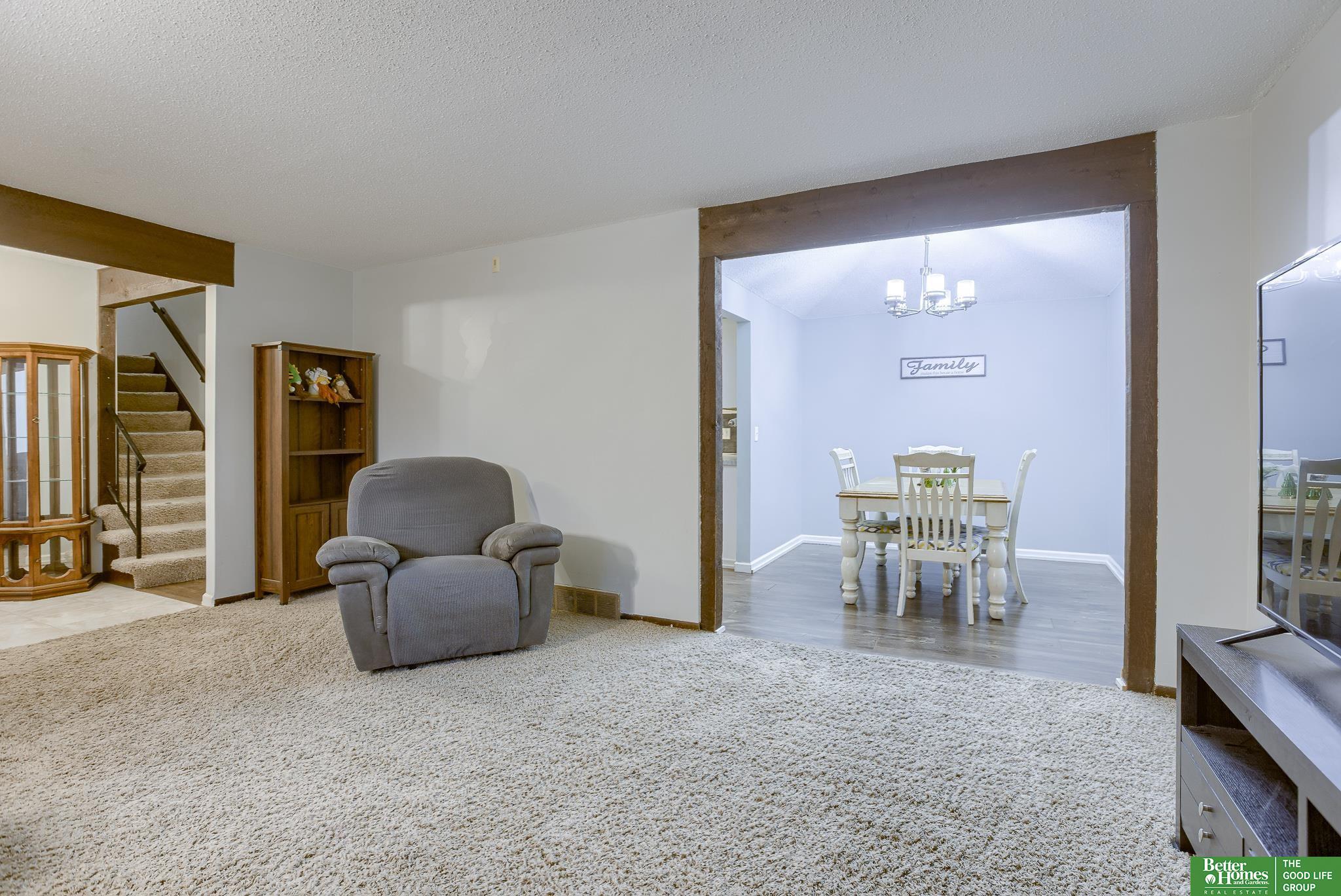 706 S 152 Circle