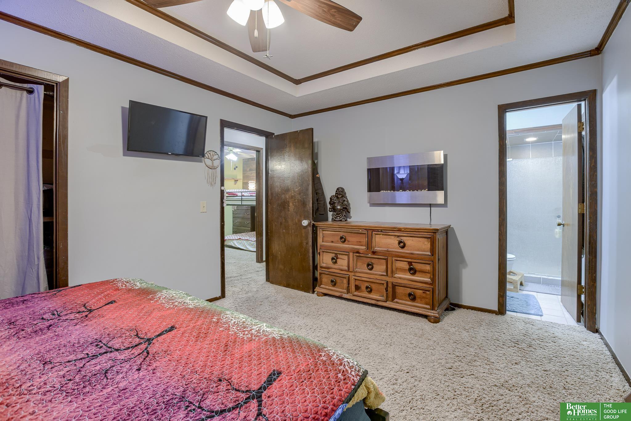706 S 152 Circle