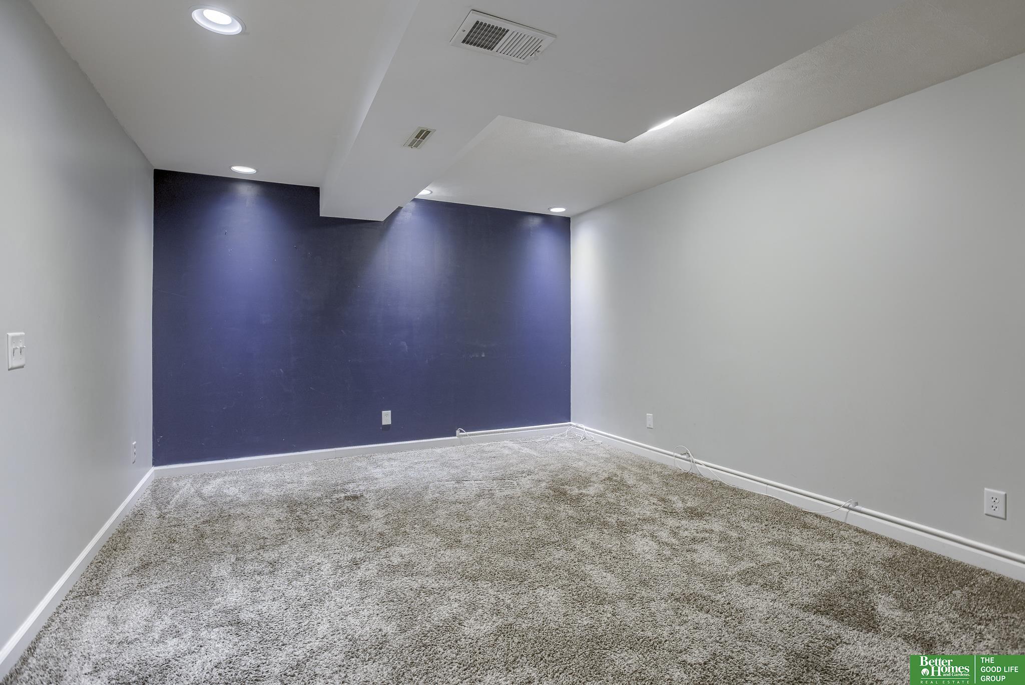 706 S 152 Circle