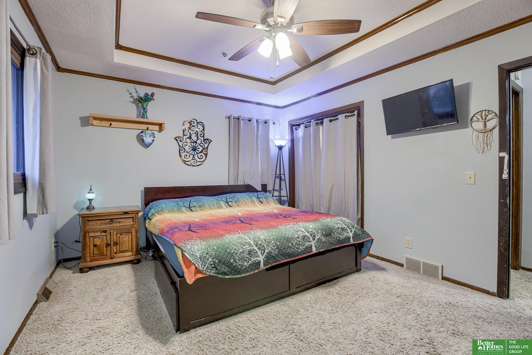 706 S 152 Circle