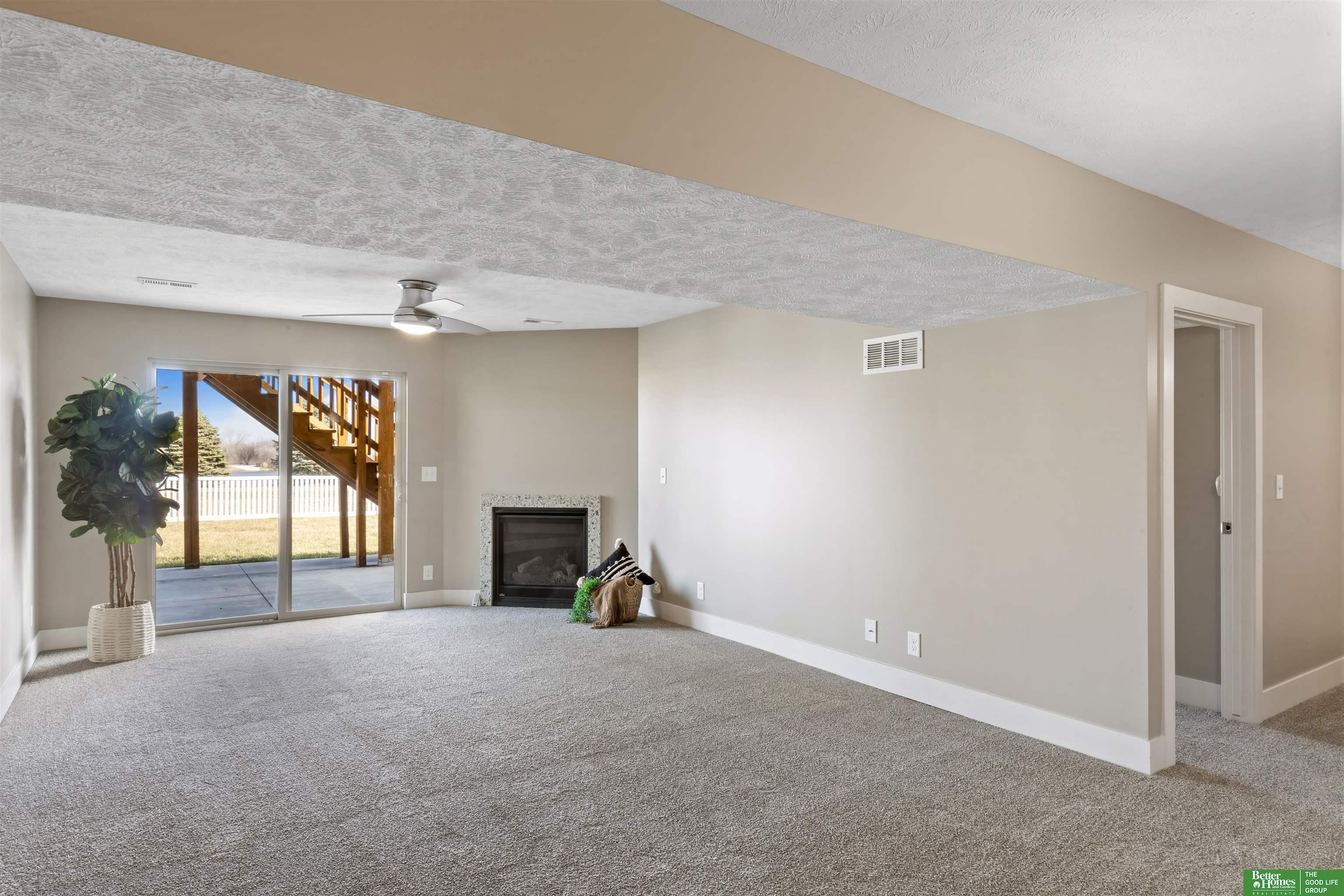 2914 Lakeside Drive