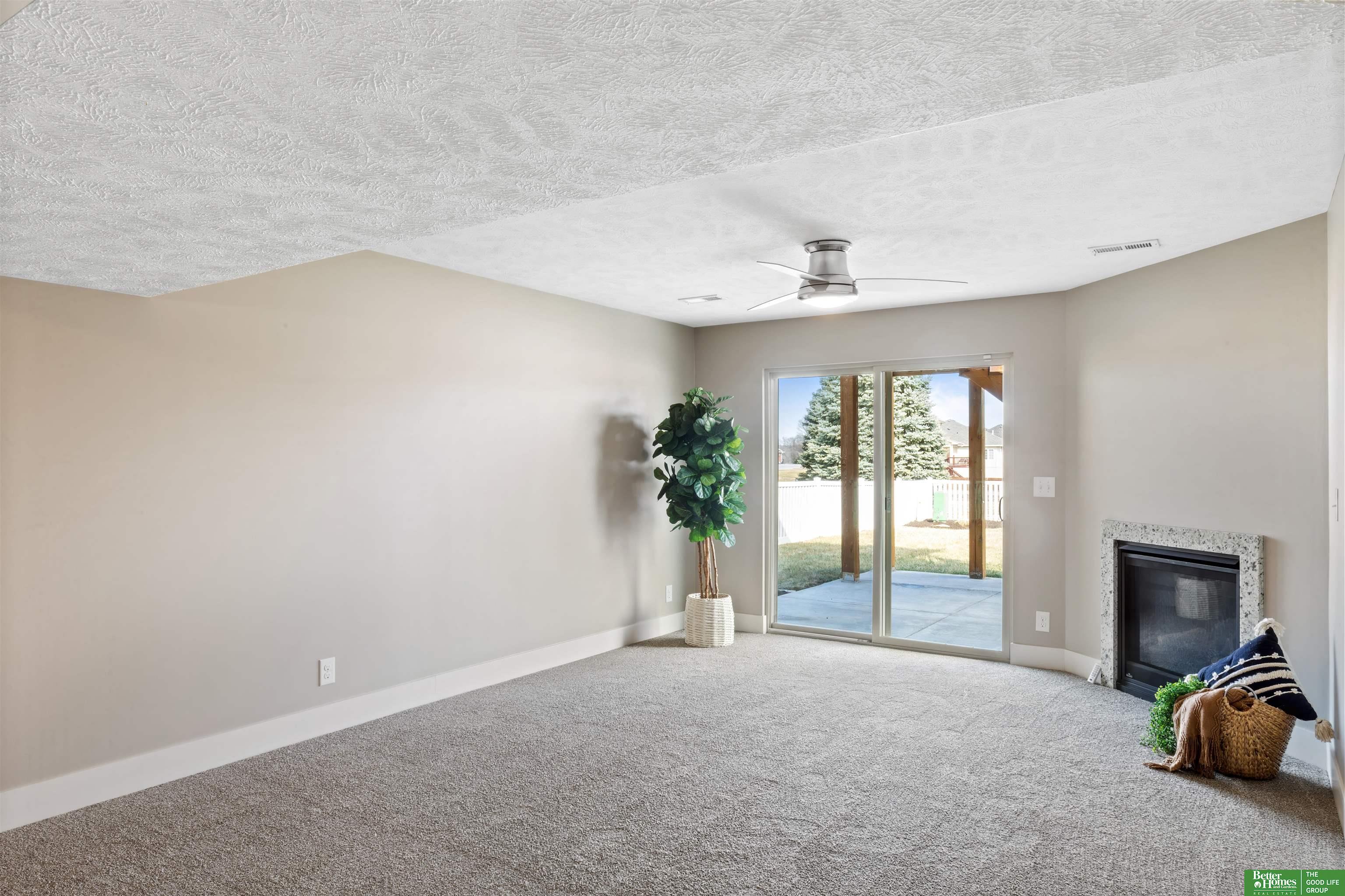 2914 Lakeside Drive