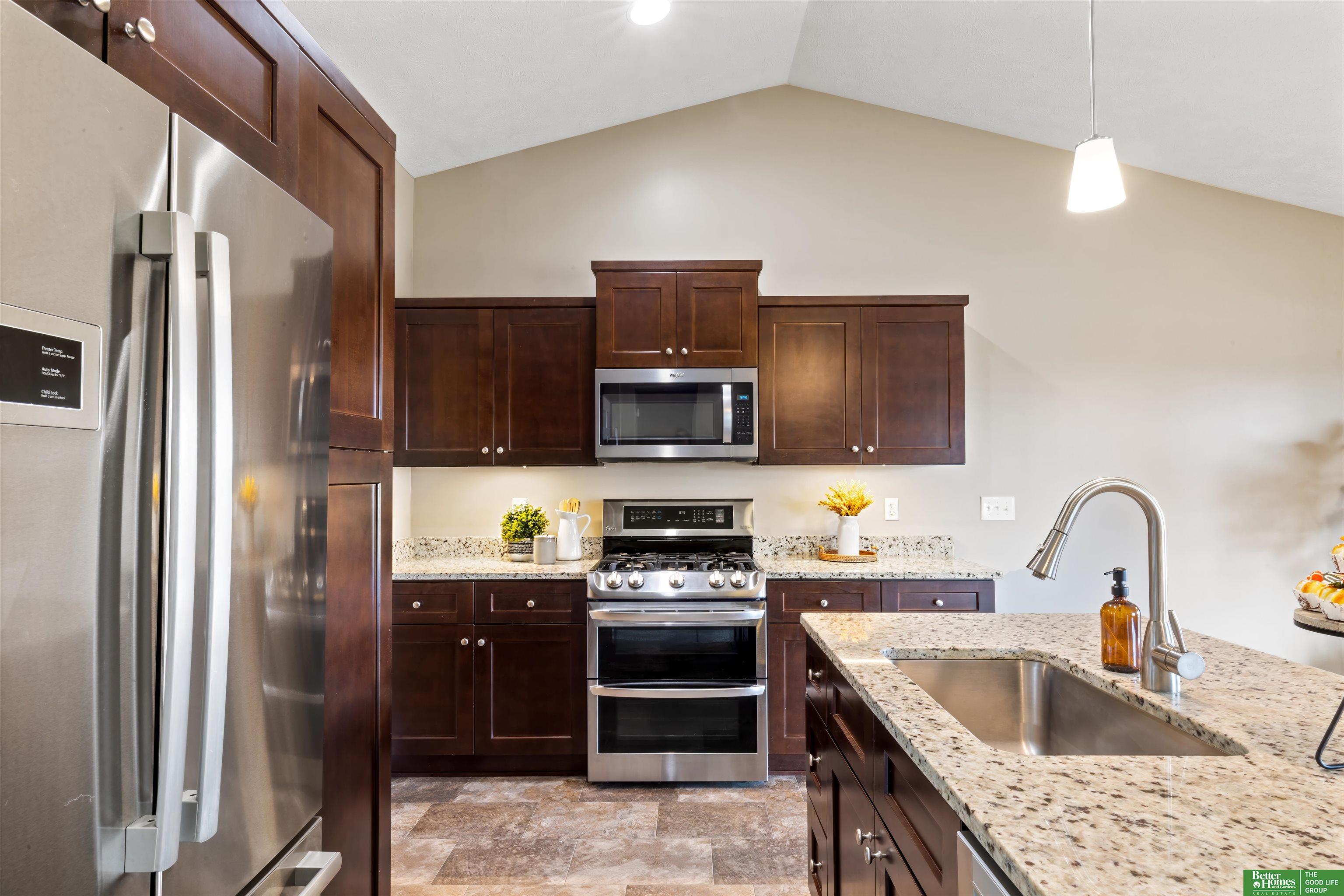 2914 Lakeside Drive