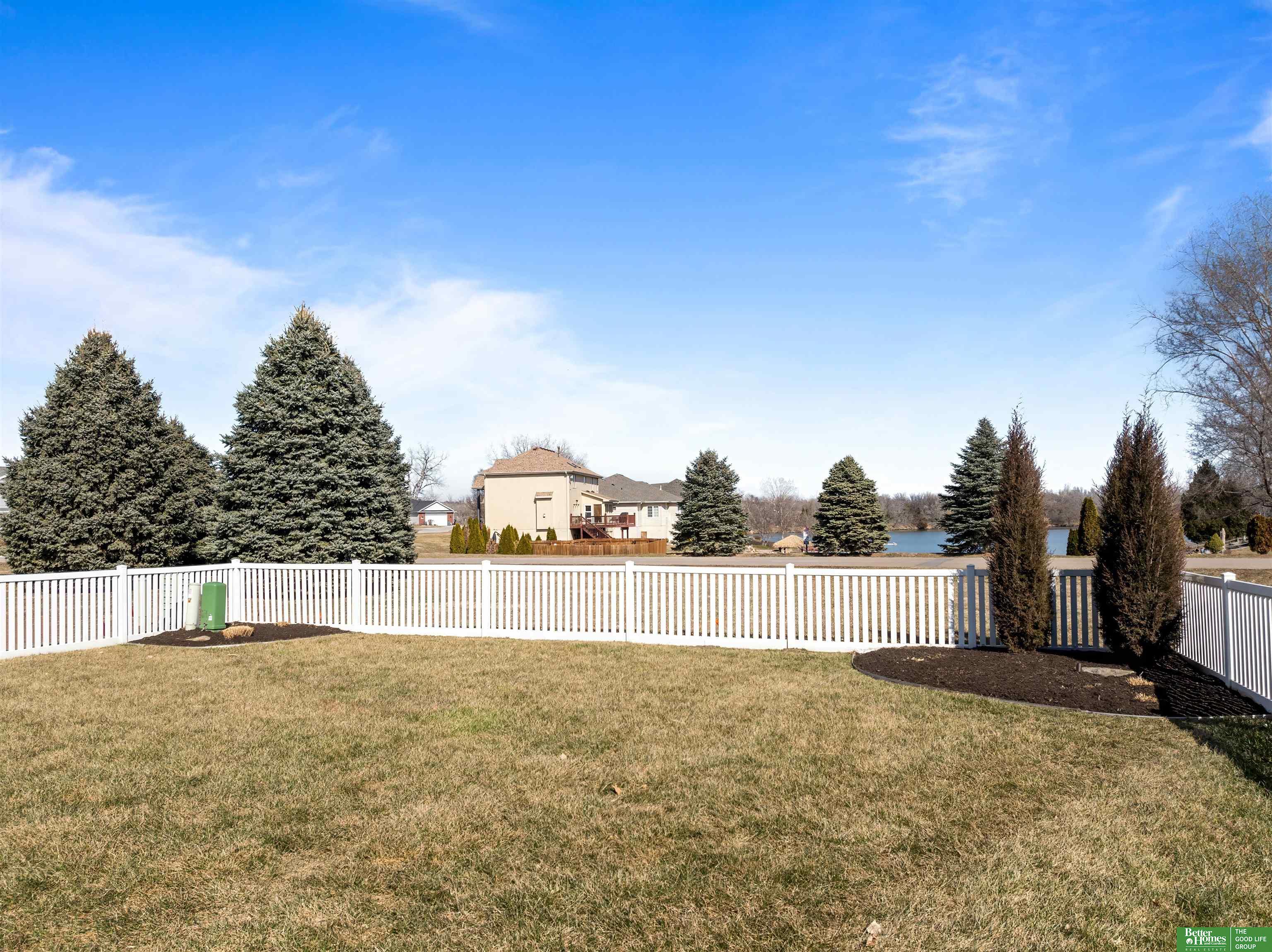 2914 Lakeside Drive