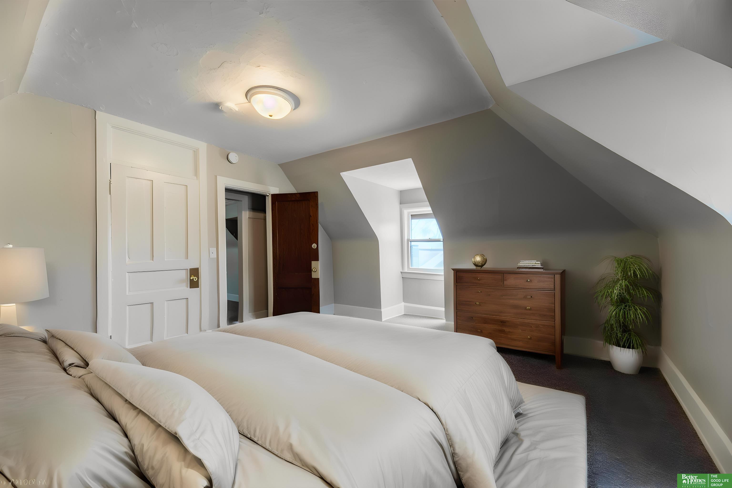 138 N 38th Avenue