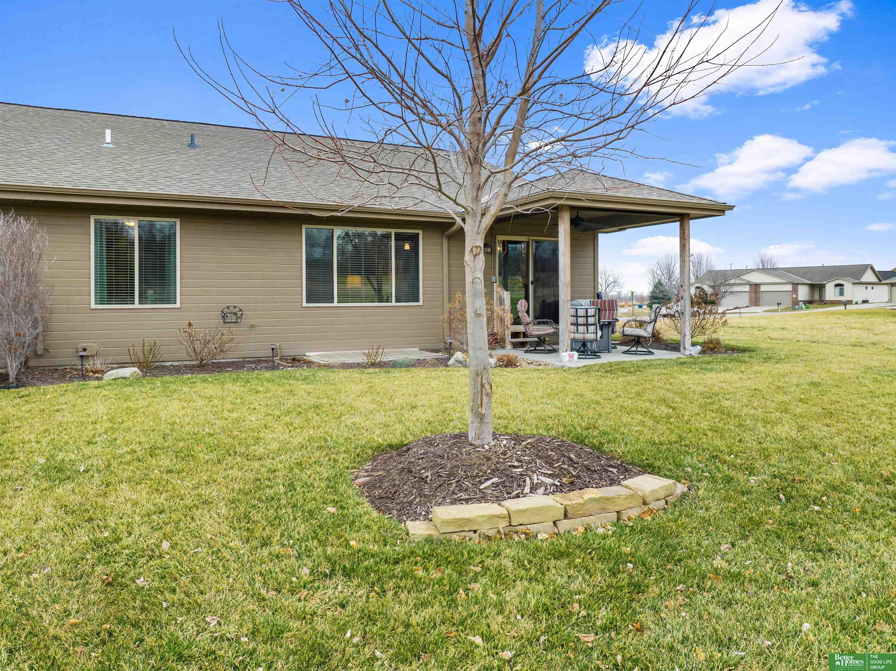 2833 Lakeside Drive