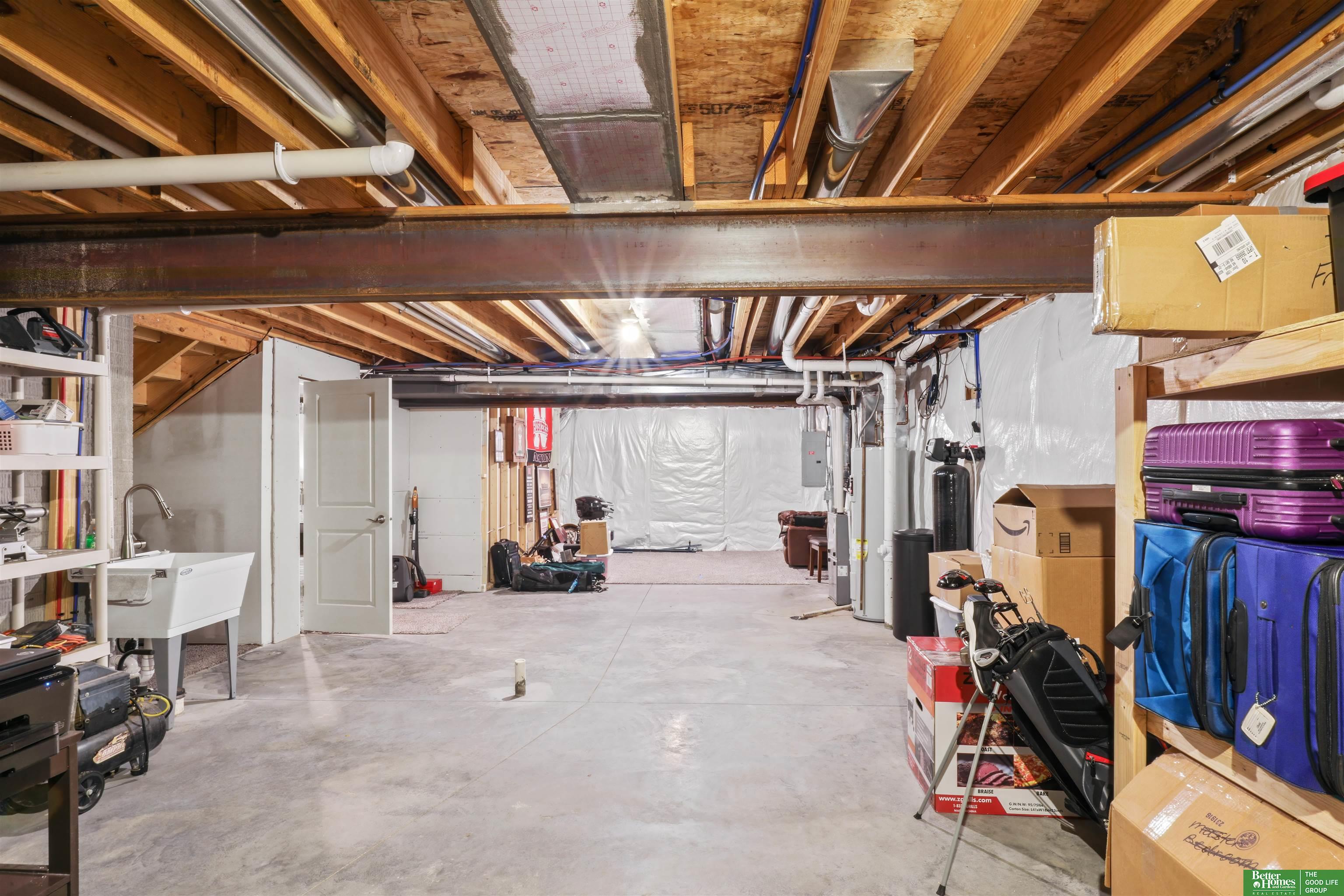 2833 Lakeside Drive