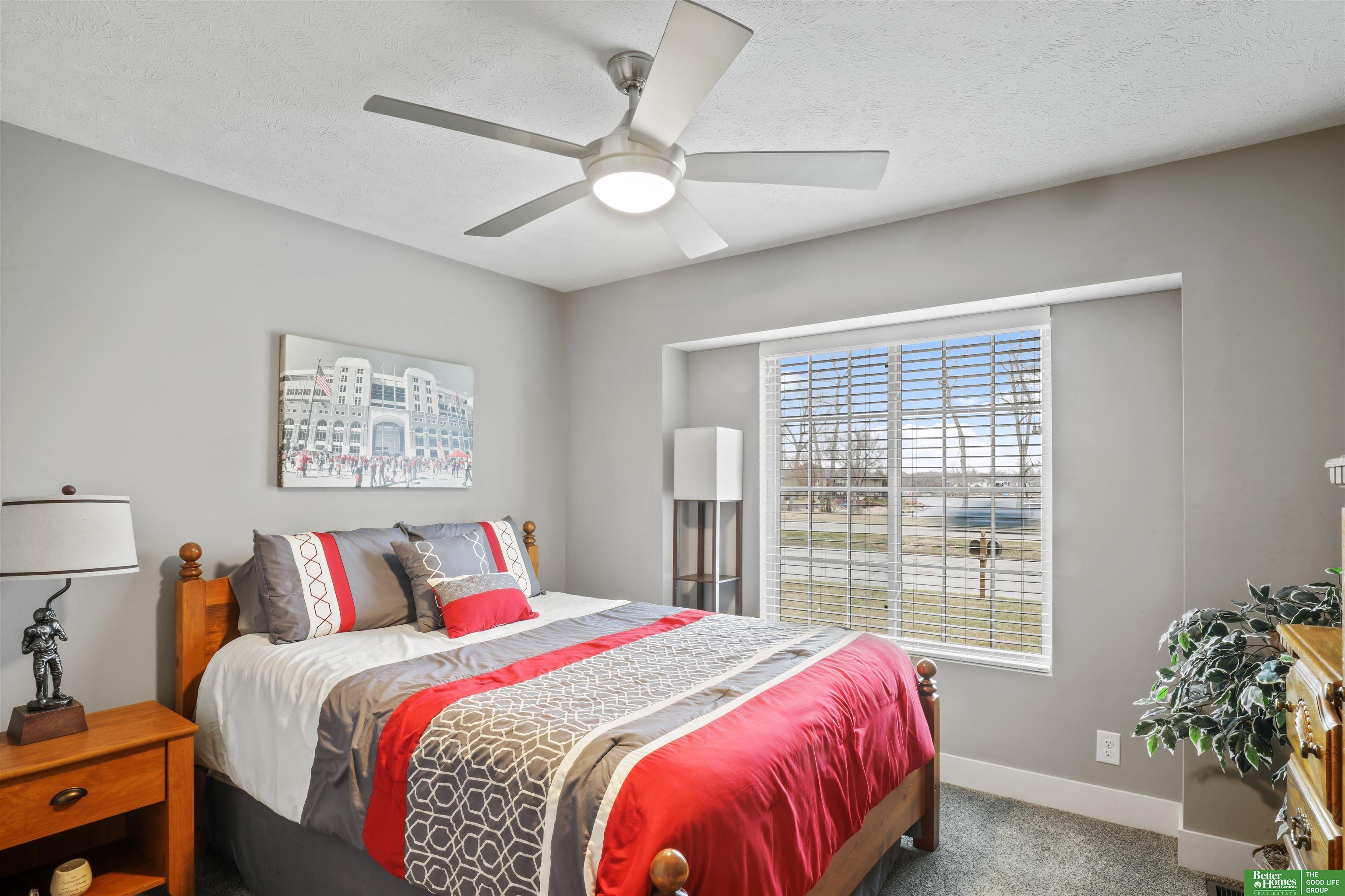 2833 Lakeside Drive