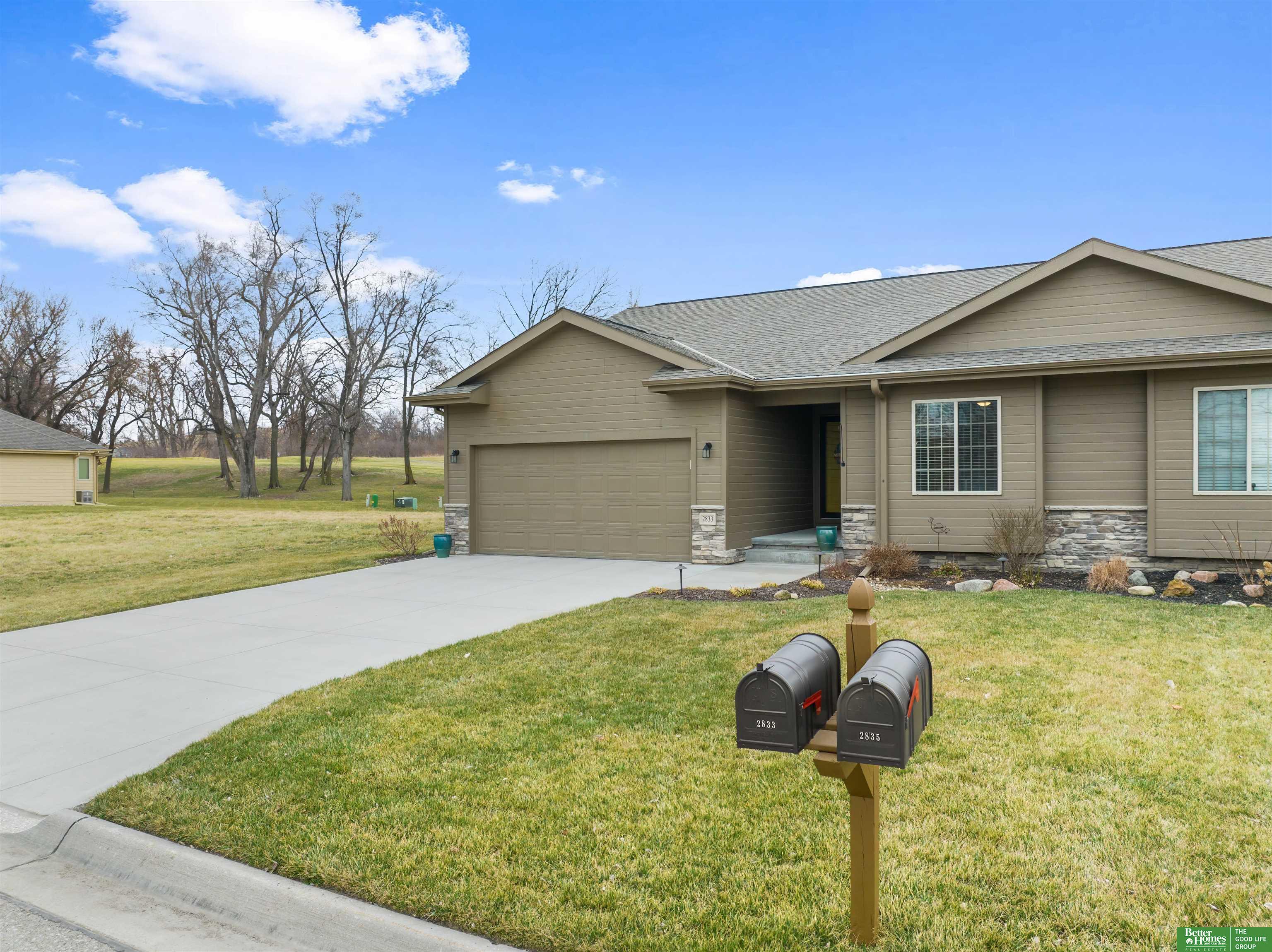 2833 Lakeside Drive