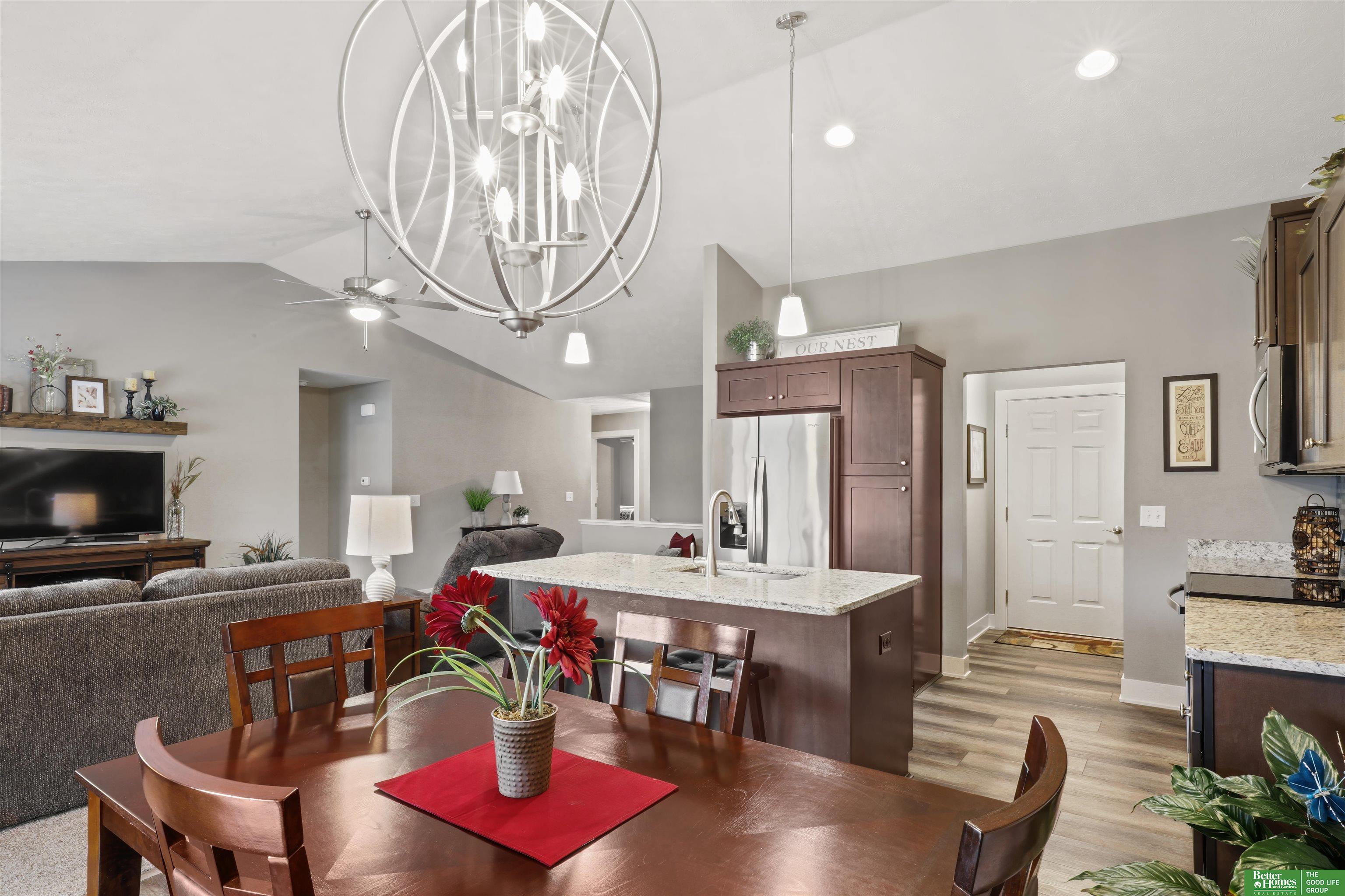 2833 Lakeside Drive