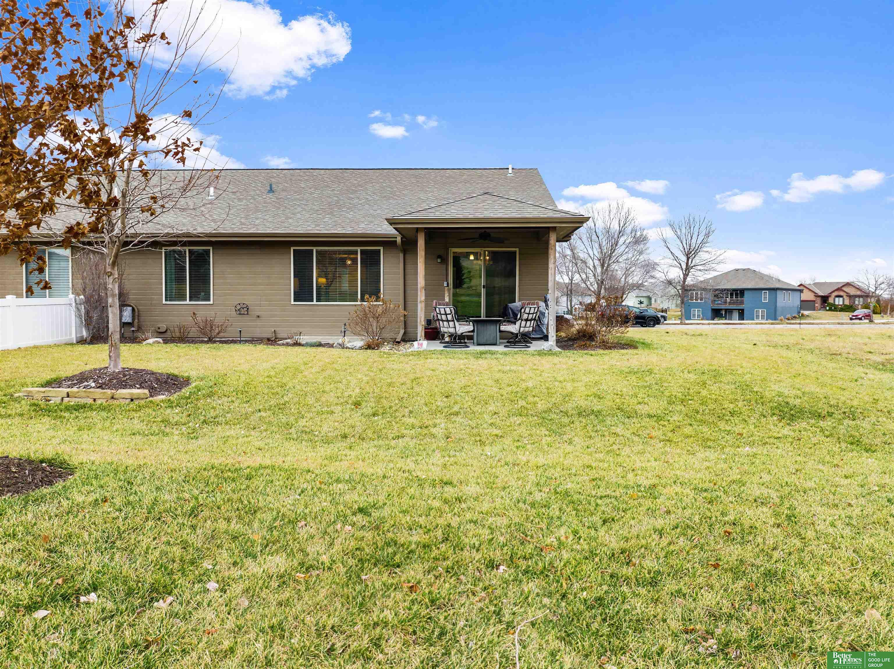 2833 Lakeside Drive