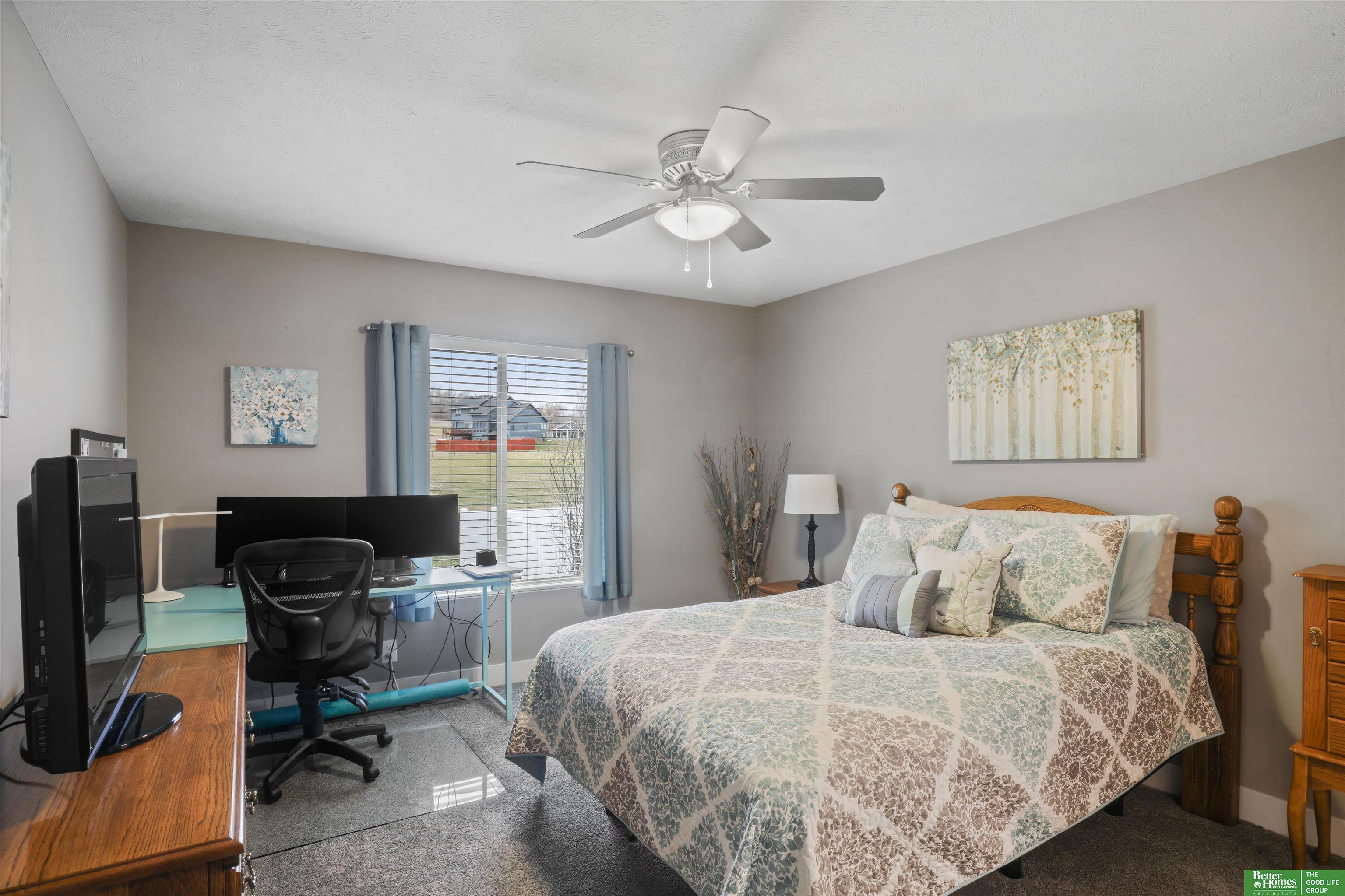 2833 Lakeside Drive
