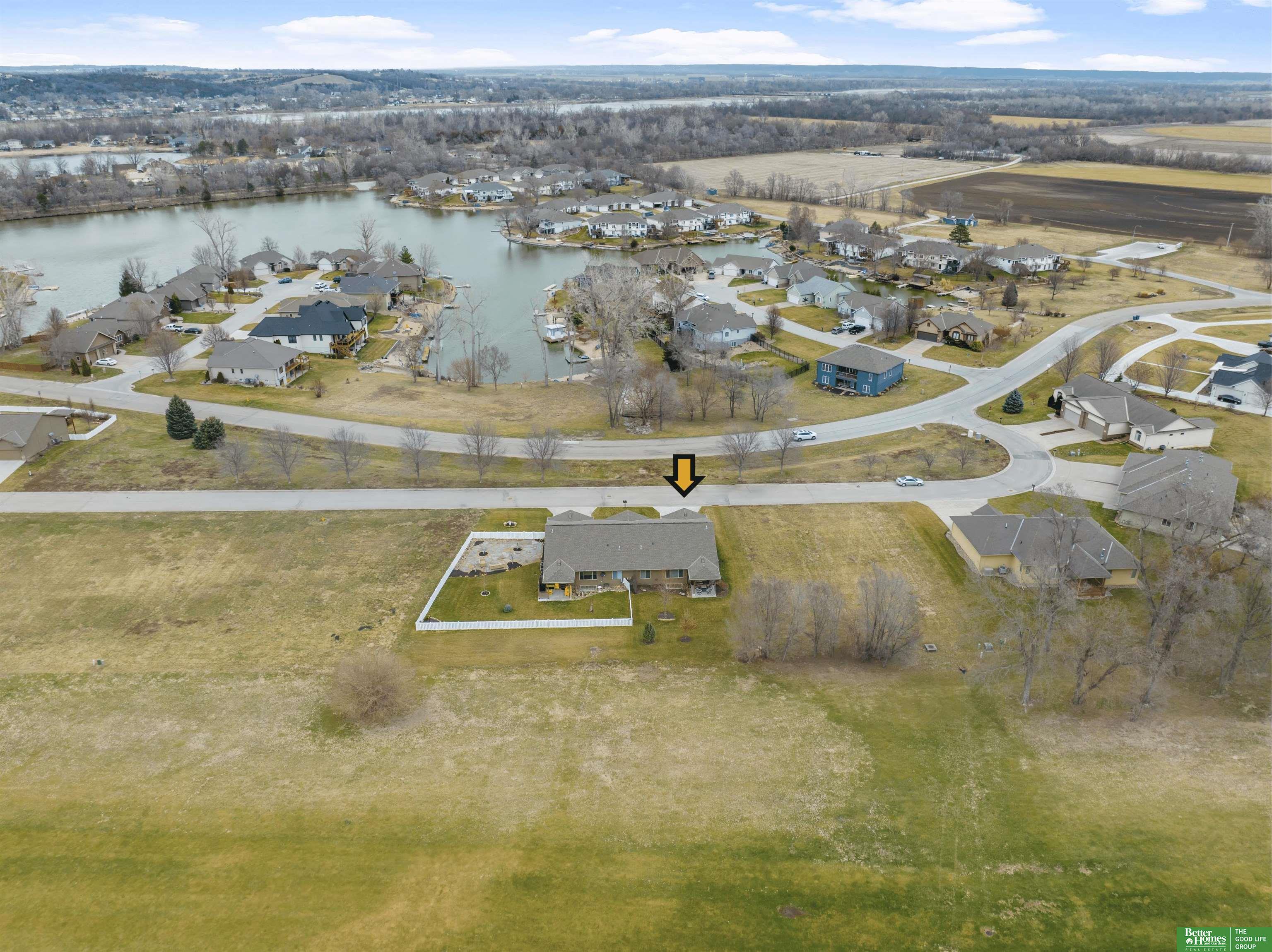 2833 Lakeside Drive
