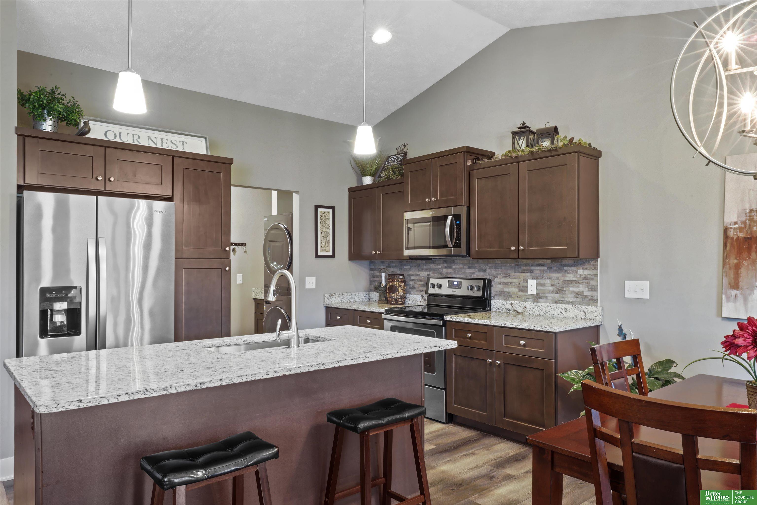 2833 Lakeside Drive