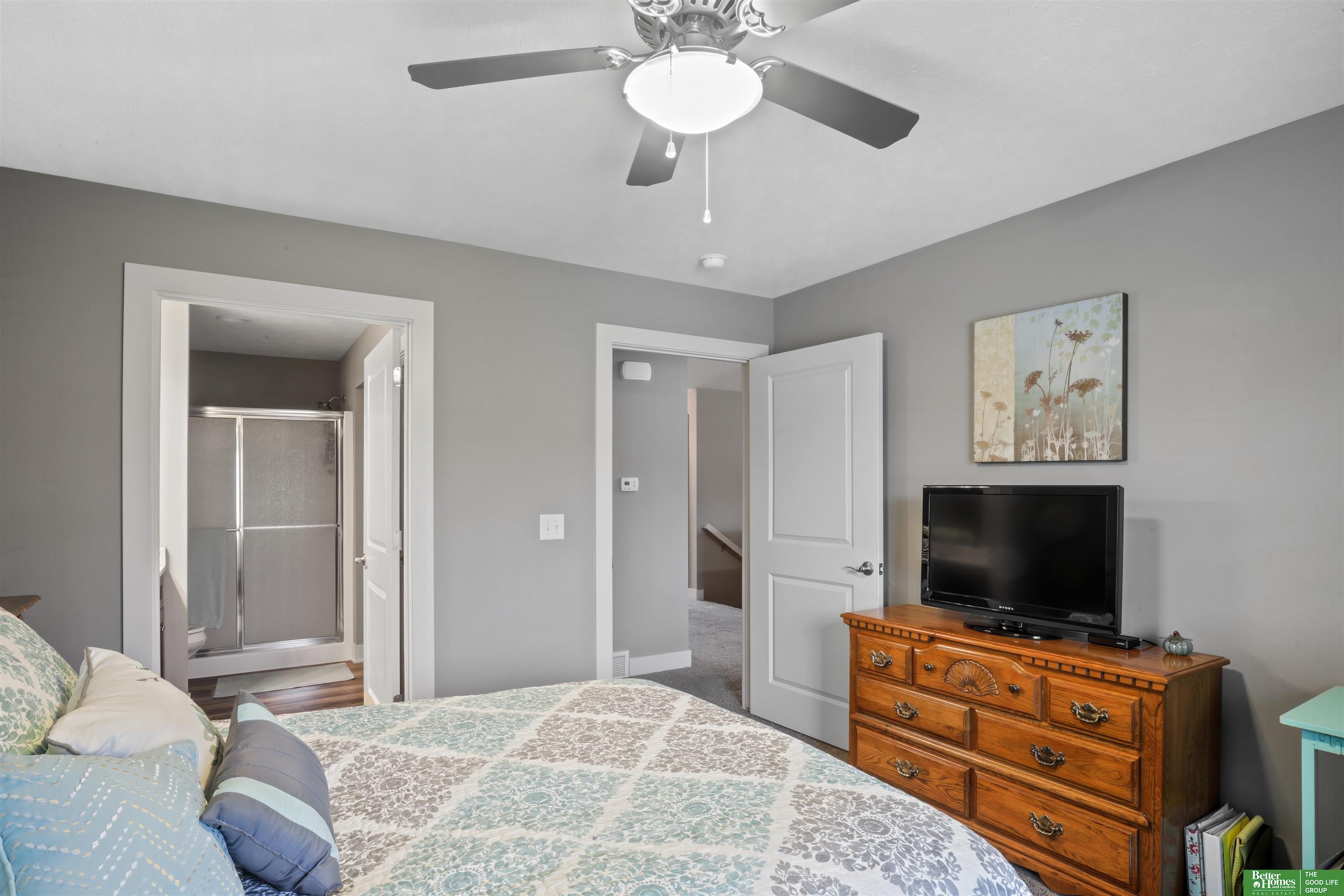 2833 Lakeside Drive