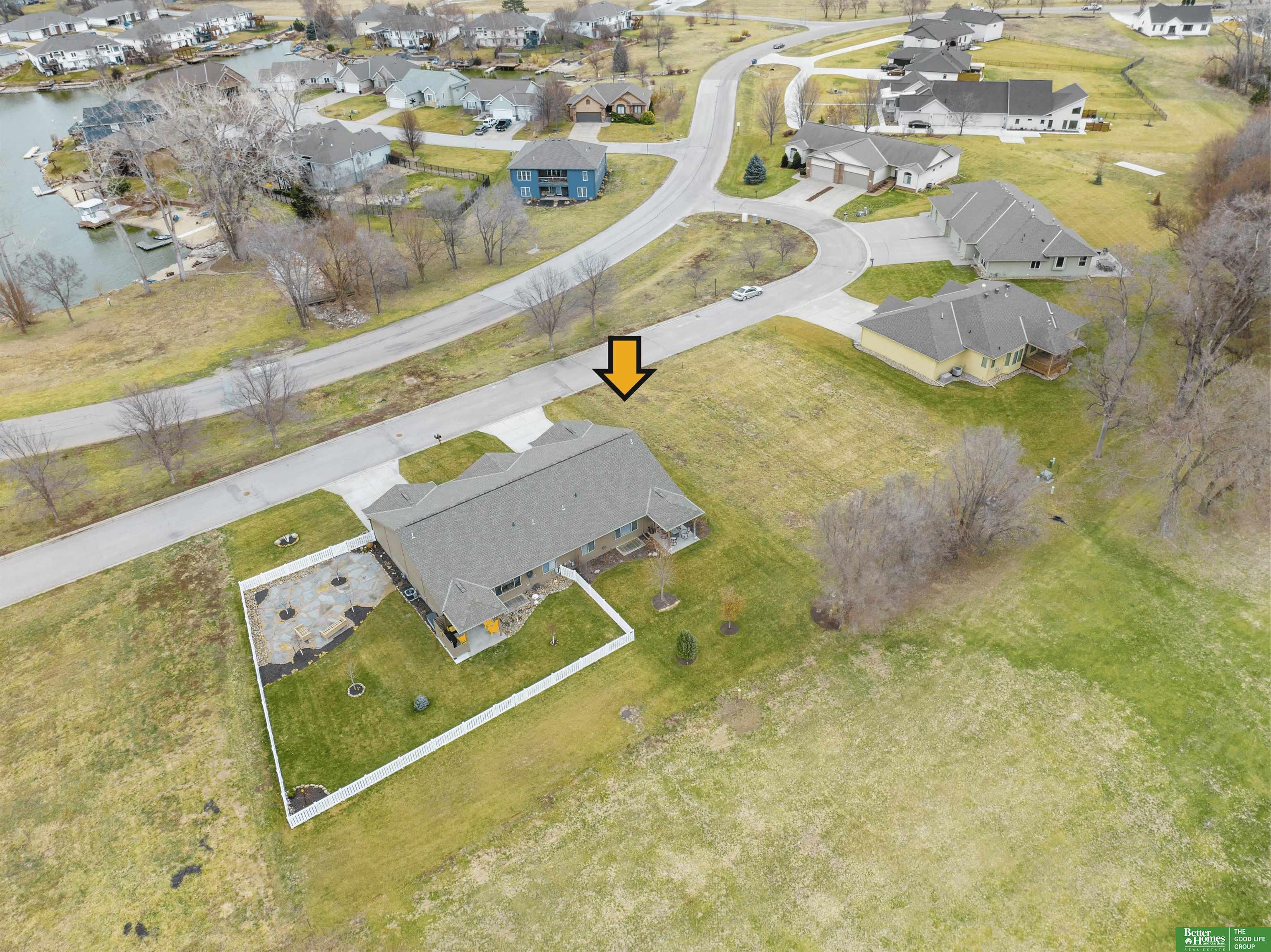 2833 Lakeside Drive