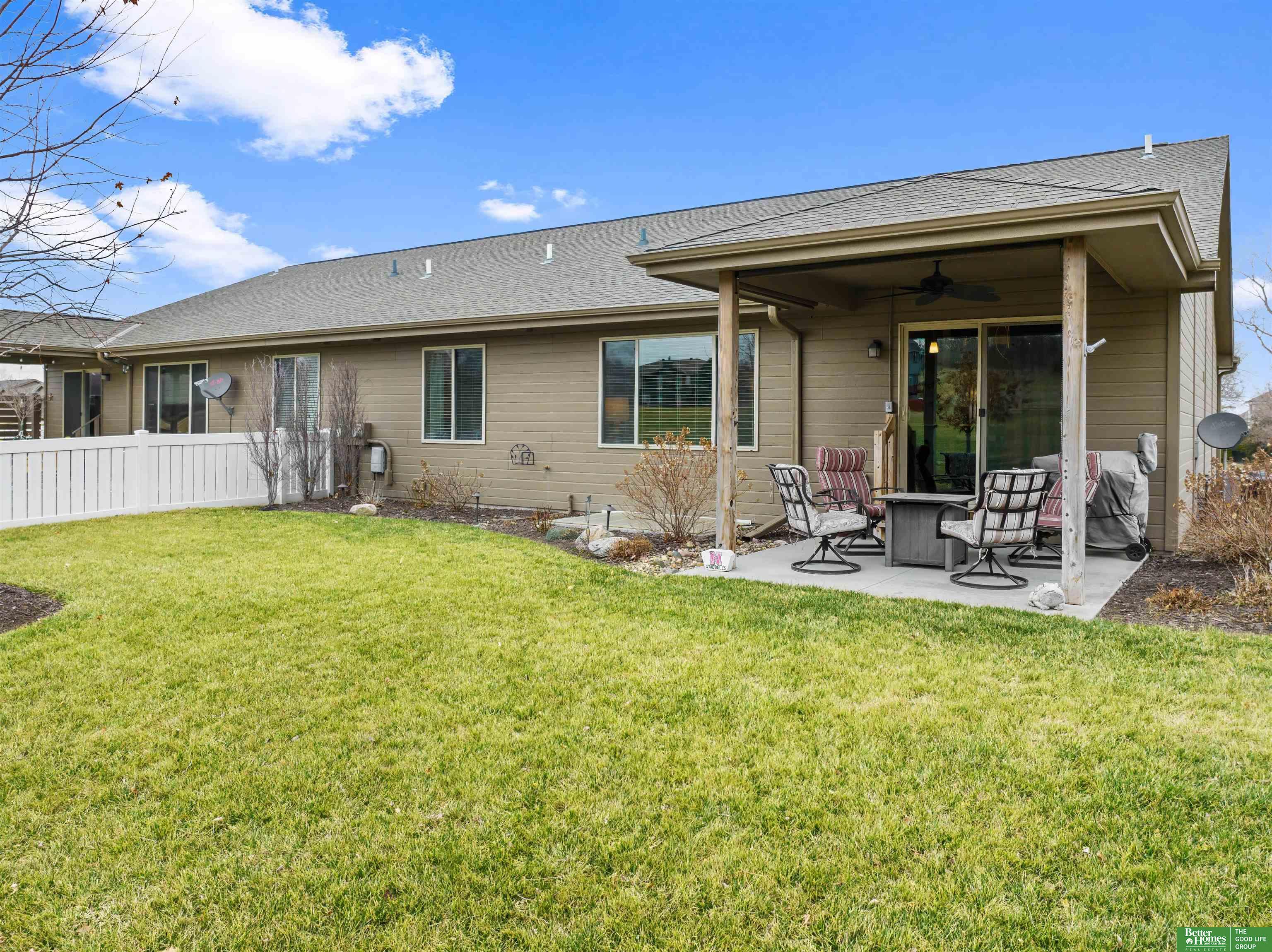2833 Lakeside Drive