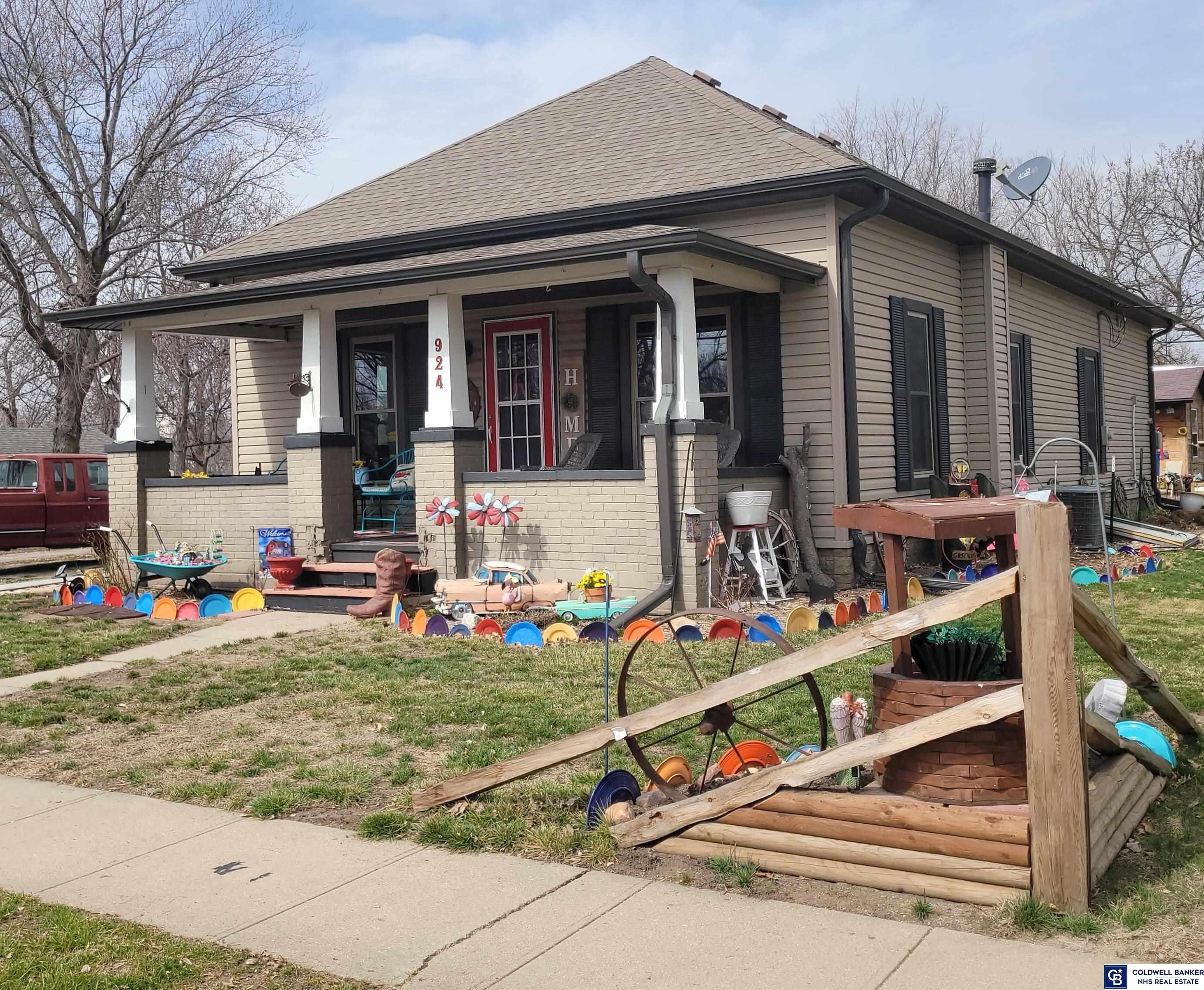 924 E 5th Street
