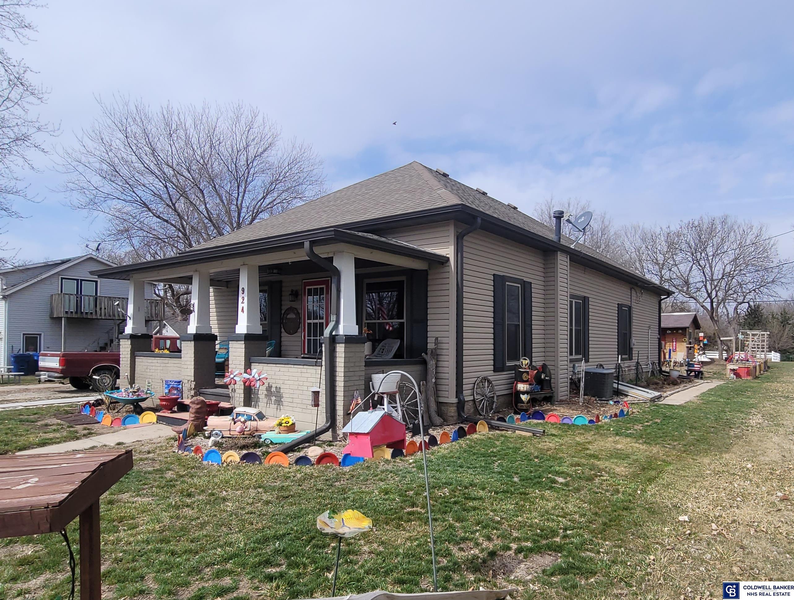 924 E 5th Street
