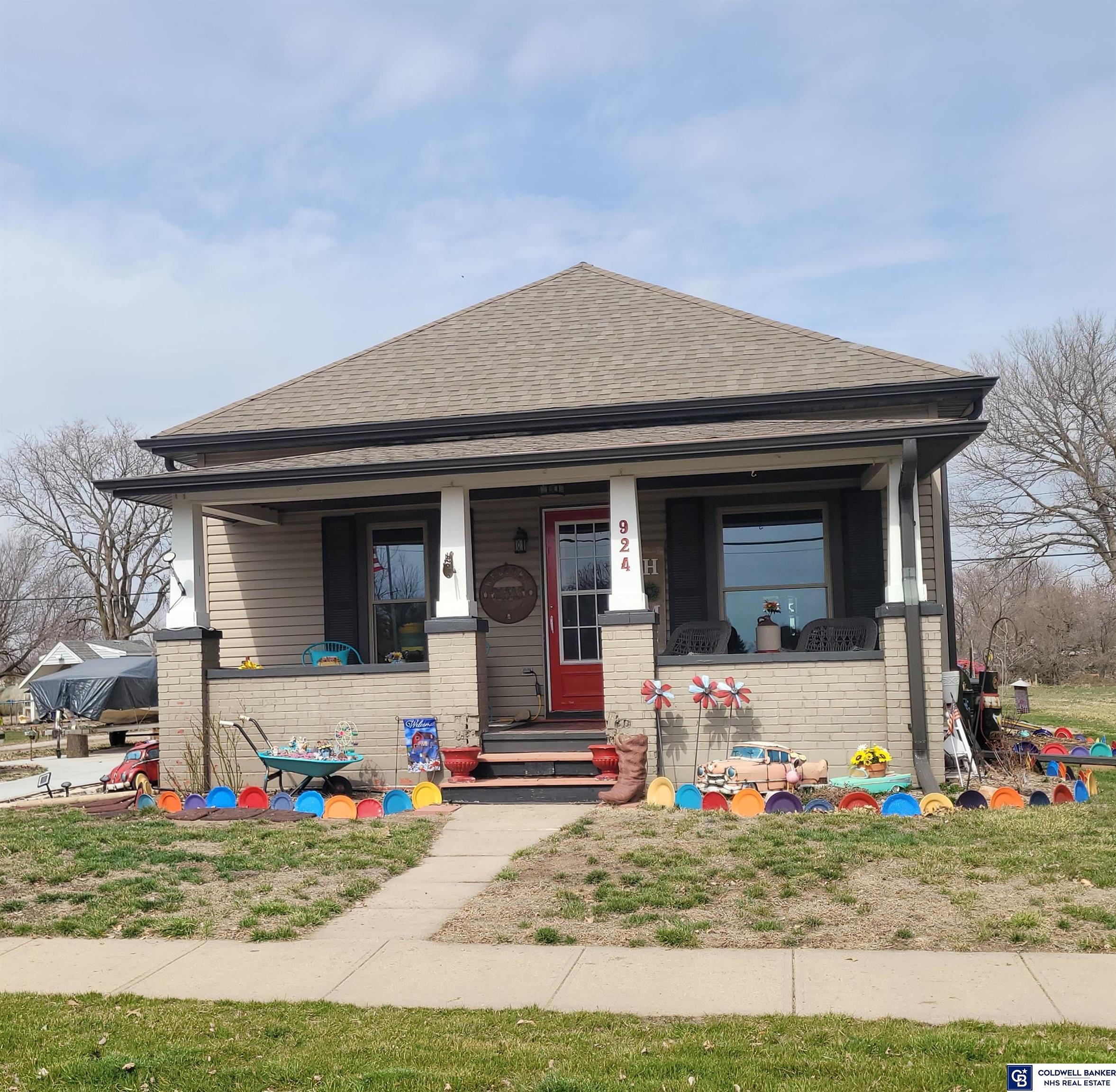 924 E 5th Street