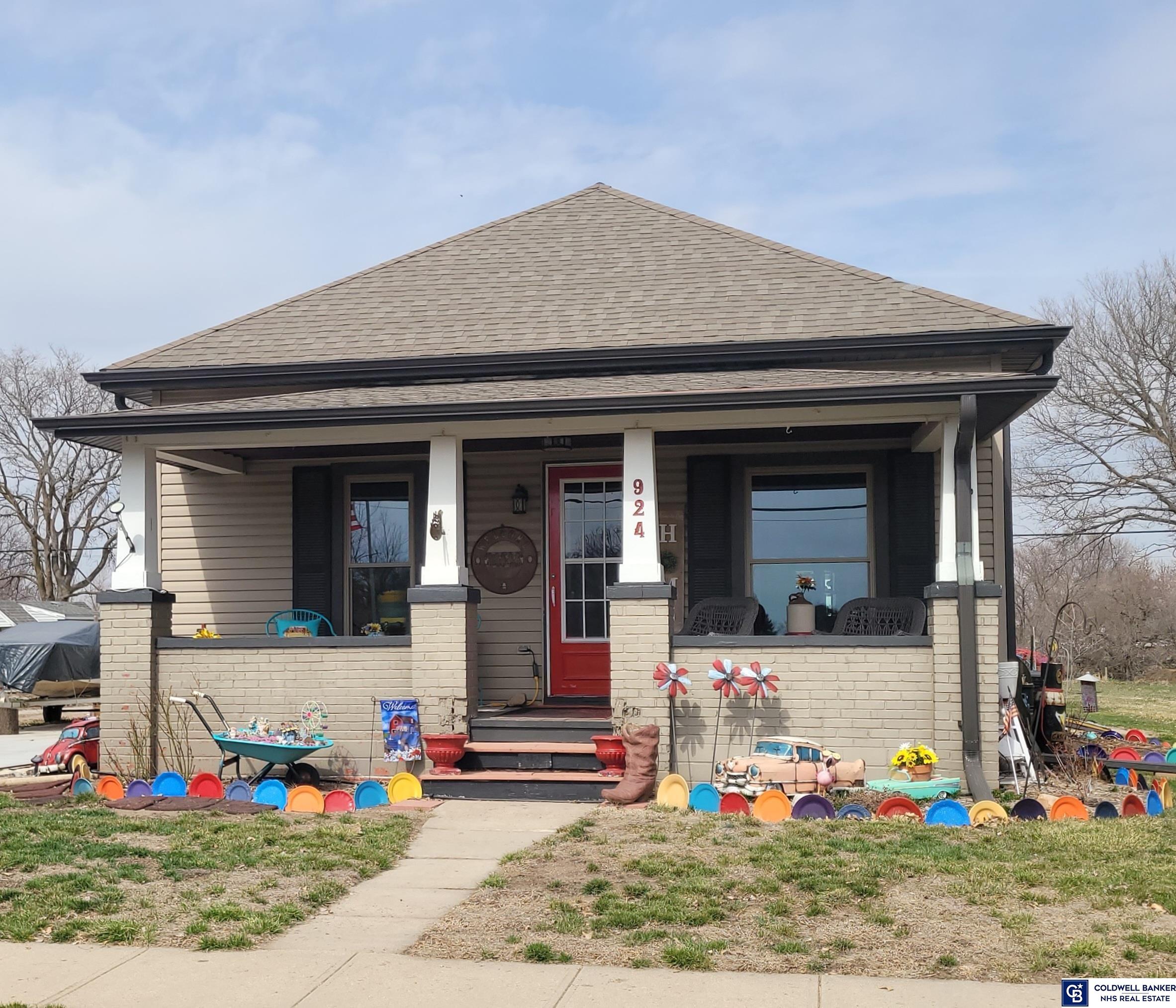 924 E 5th Street