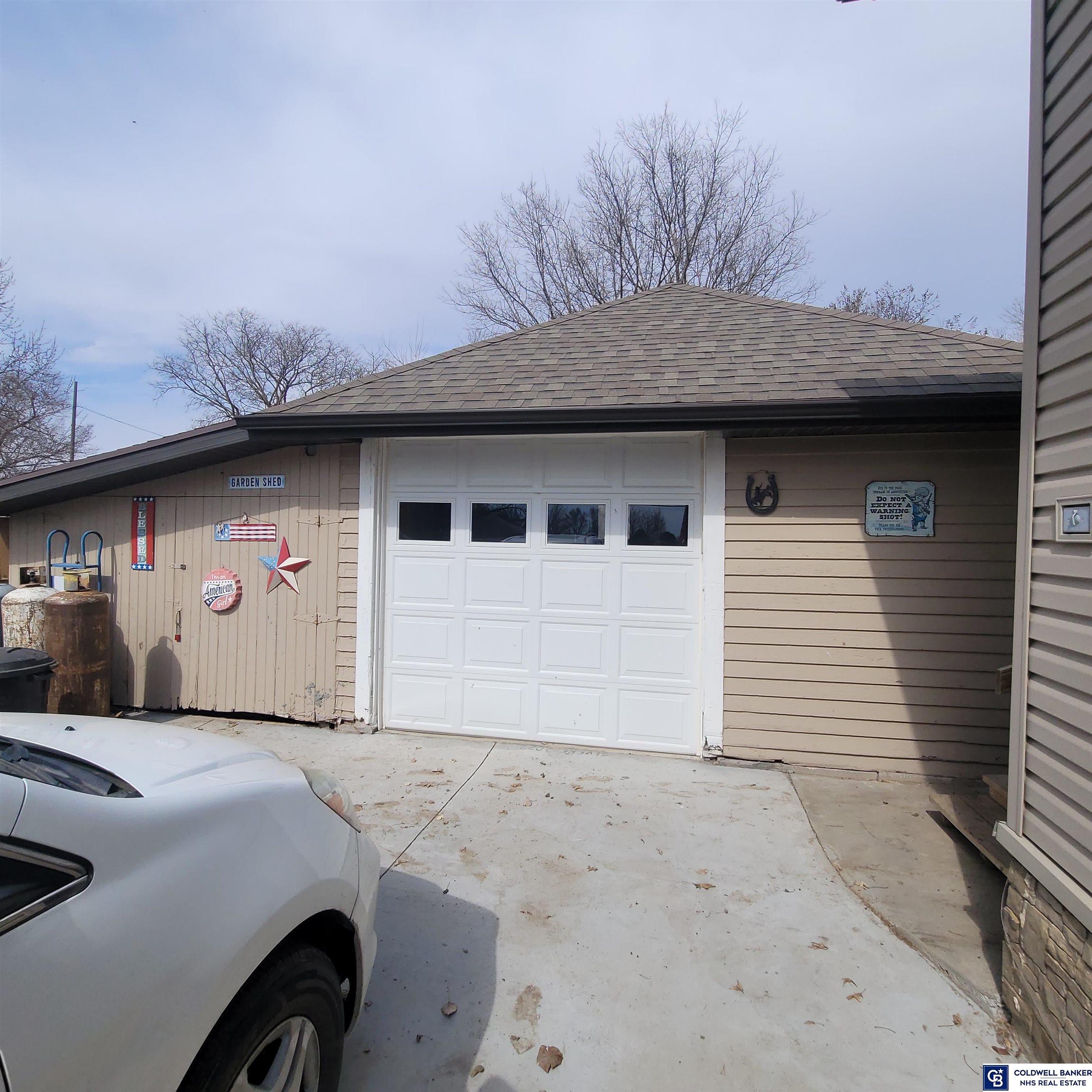 924 E 5th Street