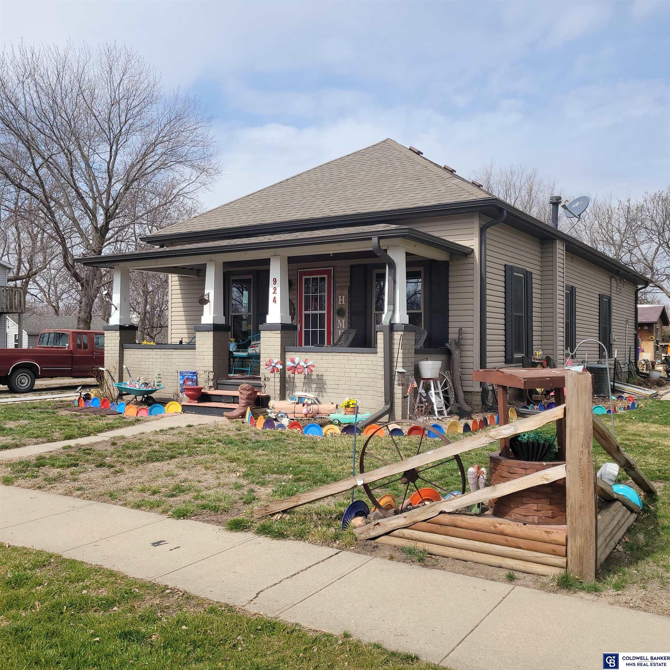 924 E 5th Street
