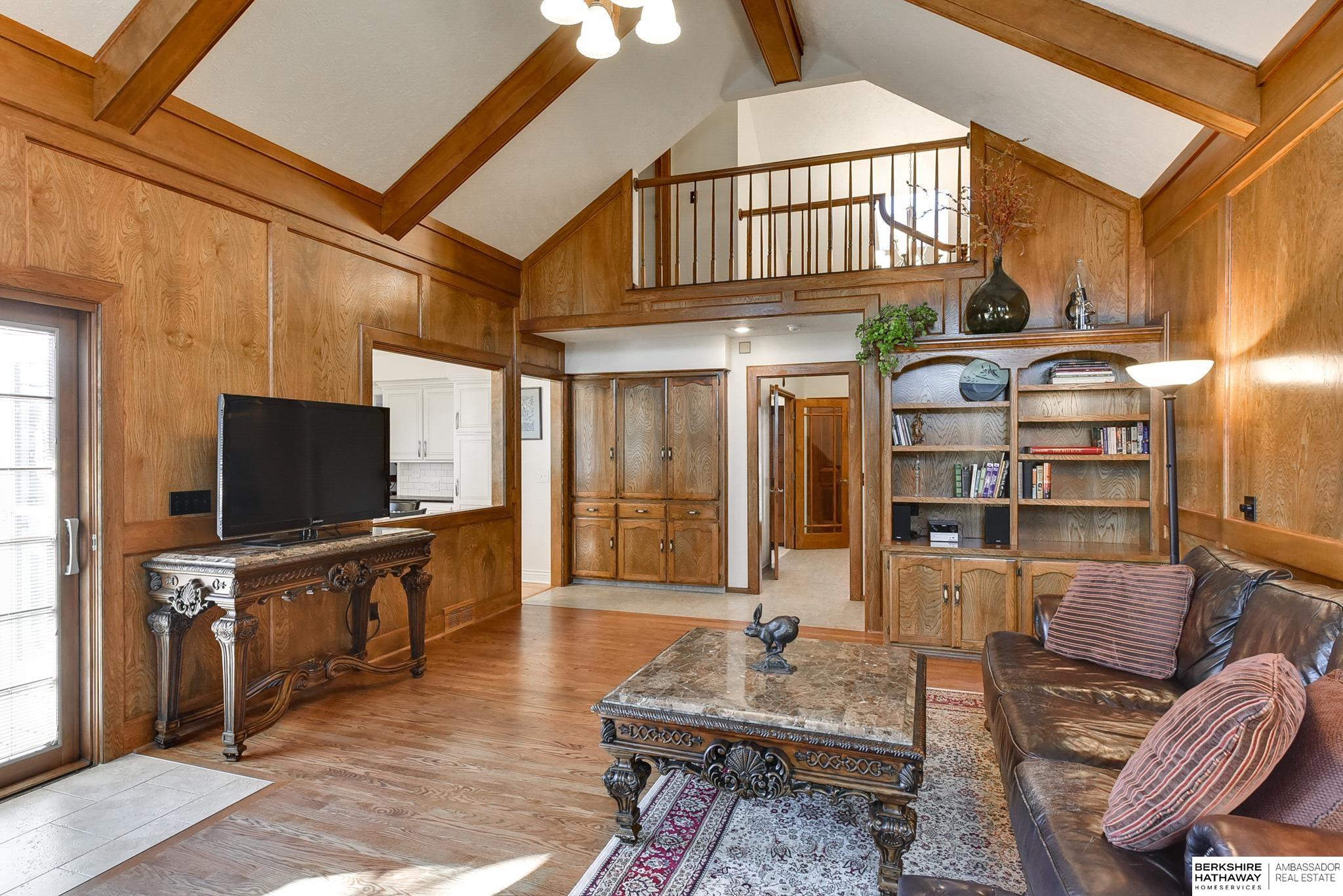 16209 Oak Circle