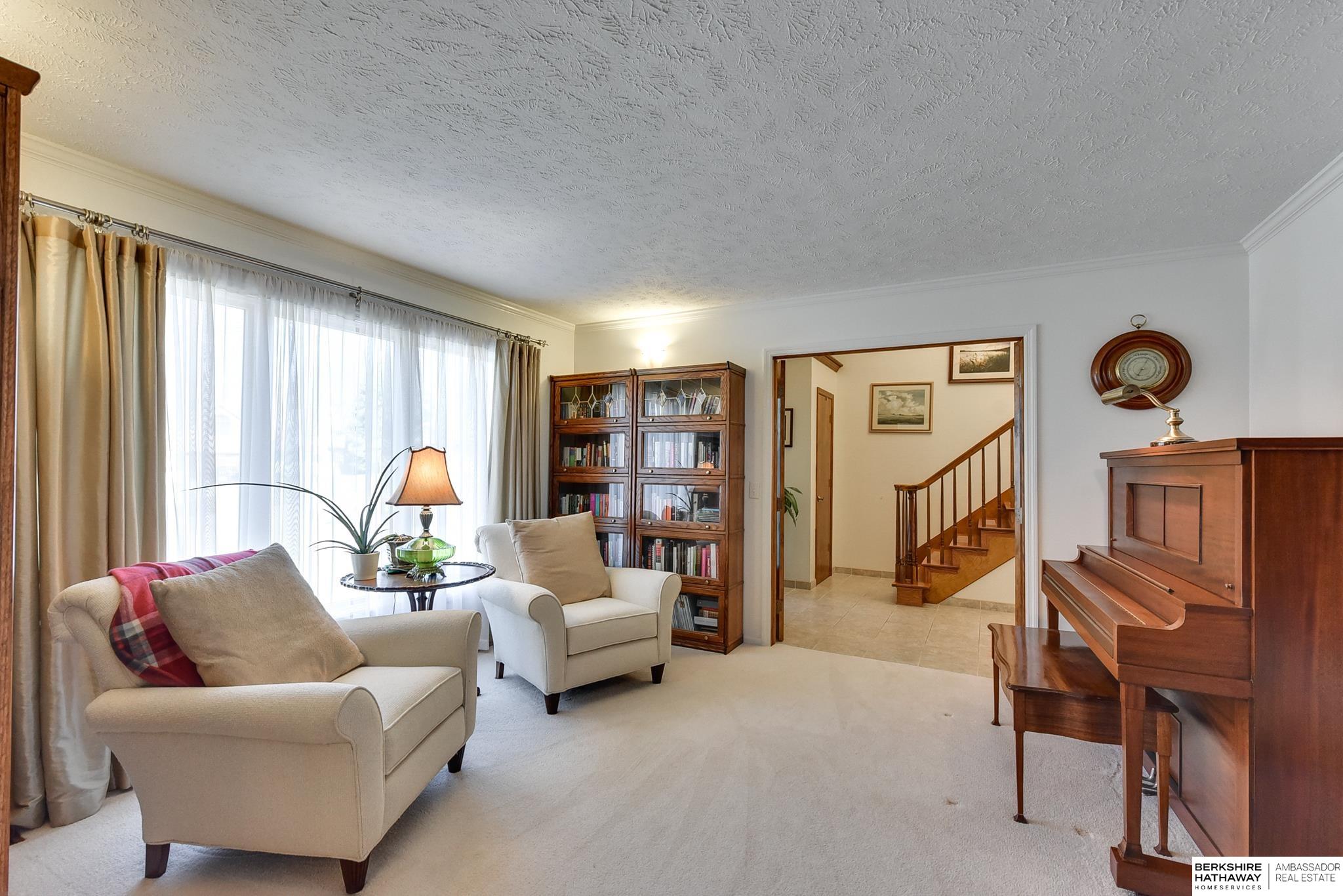 16209 Oak Circle